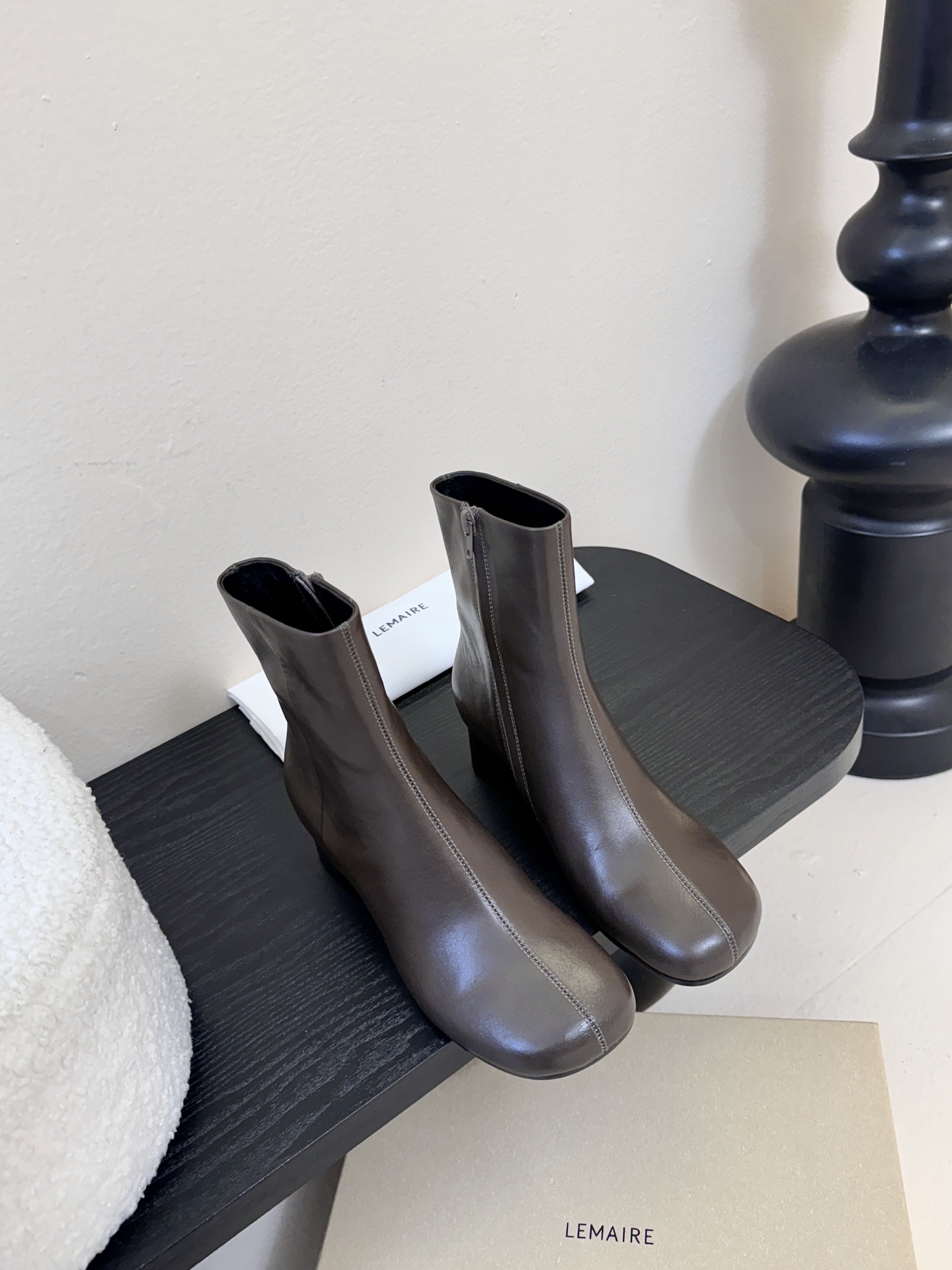 Lemaire 25ss 新款极简高跟靴低调有品，处处散发着迷人的气质一双高级又实用的小皮靴用这种随意又