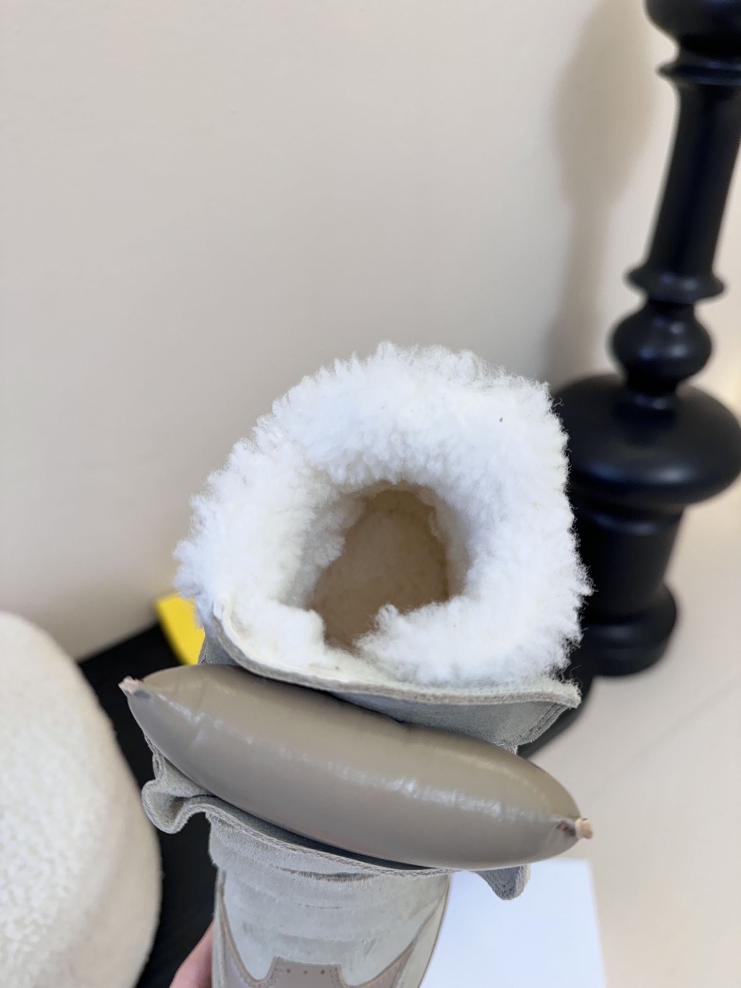 Isabel Maran*楔形增高加绒运动鞋自带7cm隐形楔形鞋跟，悄悄拉长腿型，同时保持运动鞋的舒适步