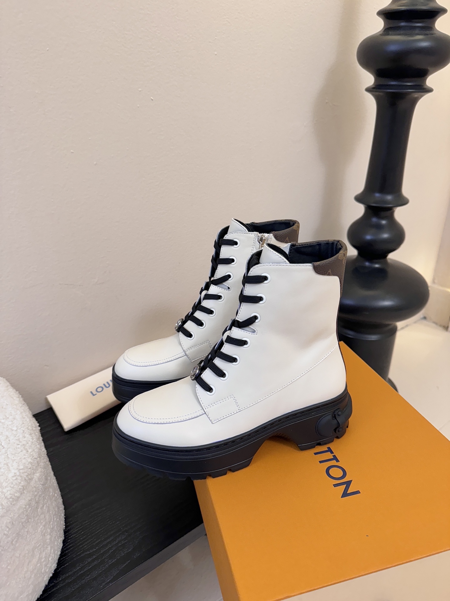 -25Fw秋冬新款Louis vuitton LV DISTRICT RANGER 及踝靴 系带厚底侧拉