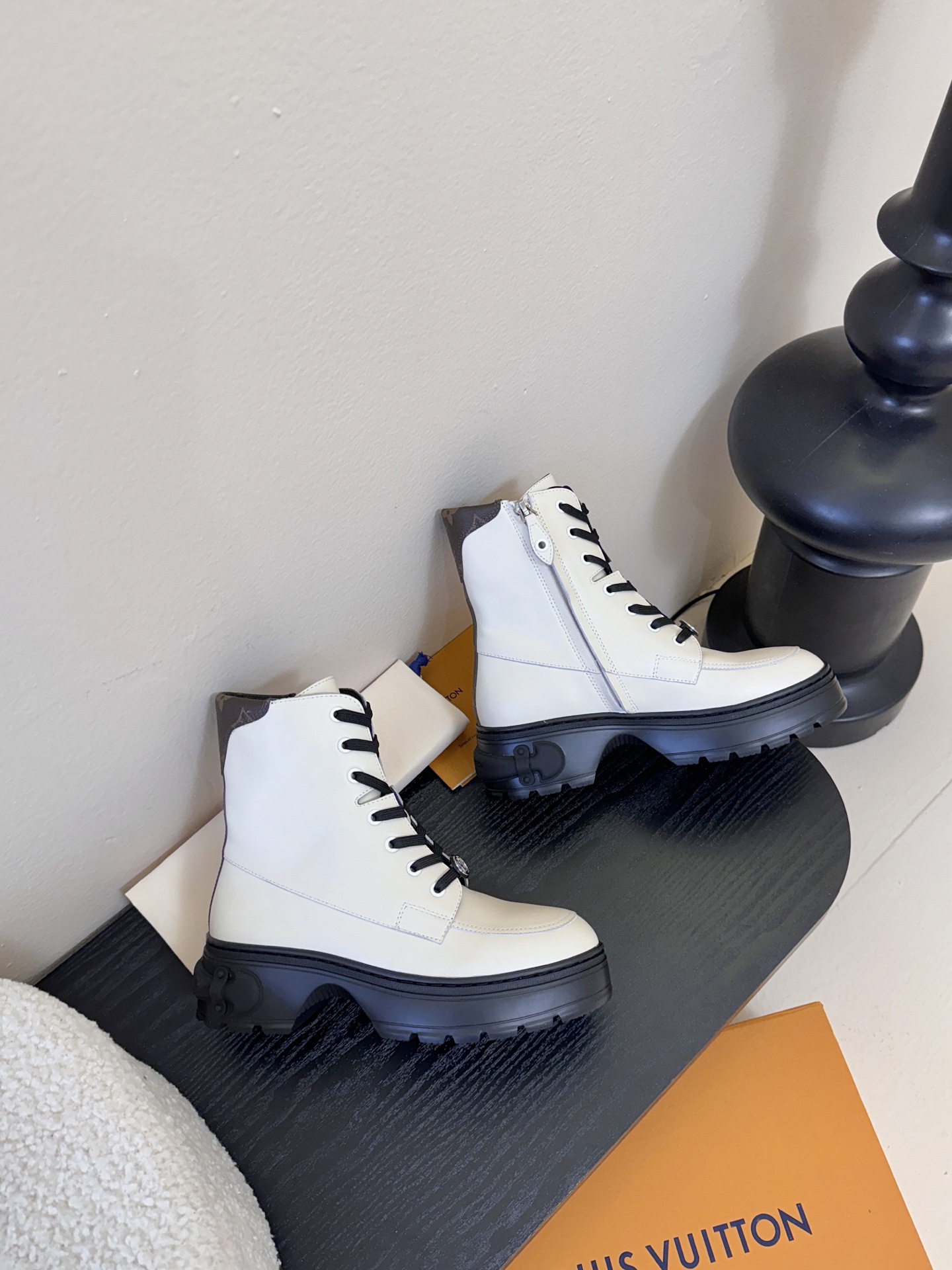 -25Fw秋冬新款Louis vuitton LV DISTRICT RANGER 及踝靴 系带厚底侧拉