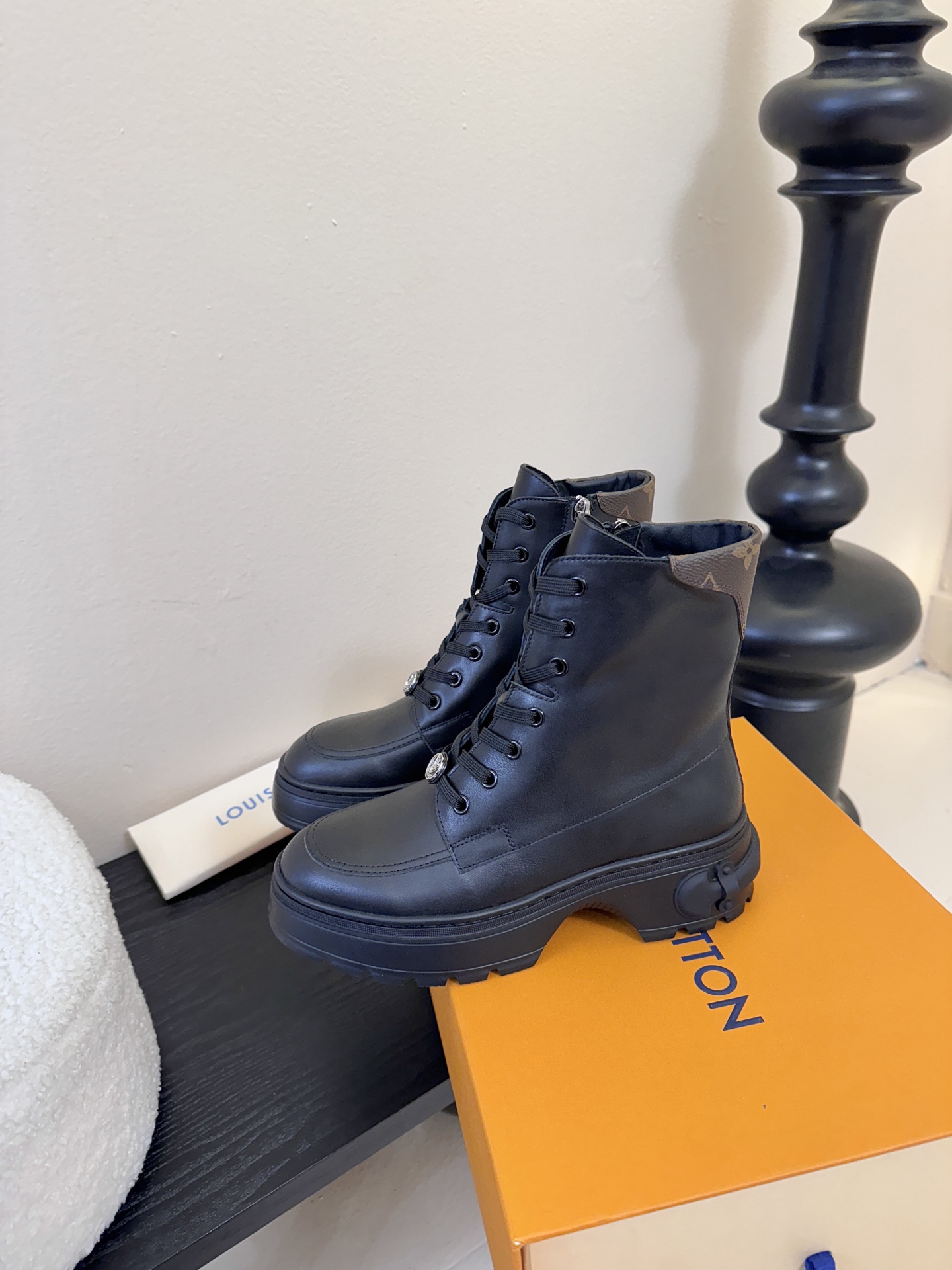 -25Fw秋冬新款Louis vuitton LV DISTRICT RANGER 及踝靴 系带厚底侧拉