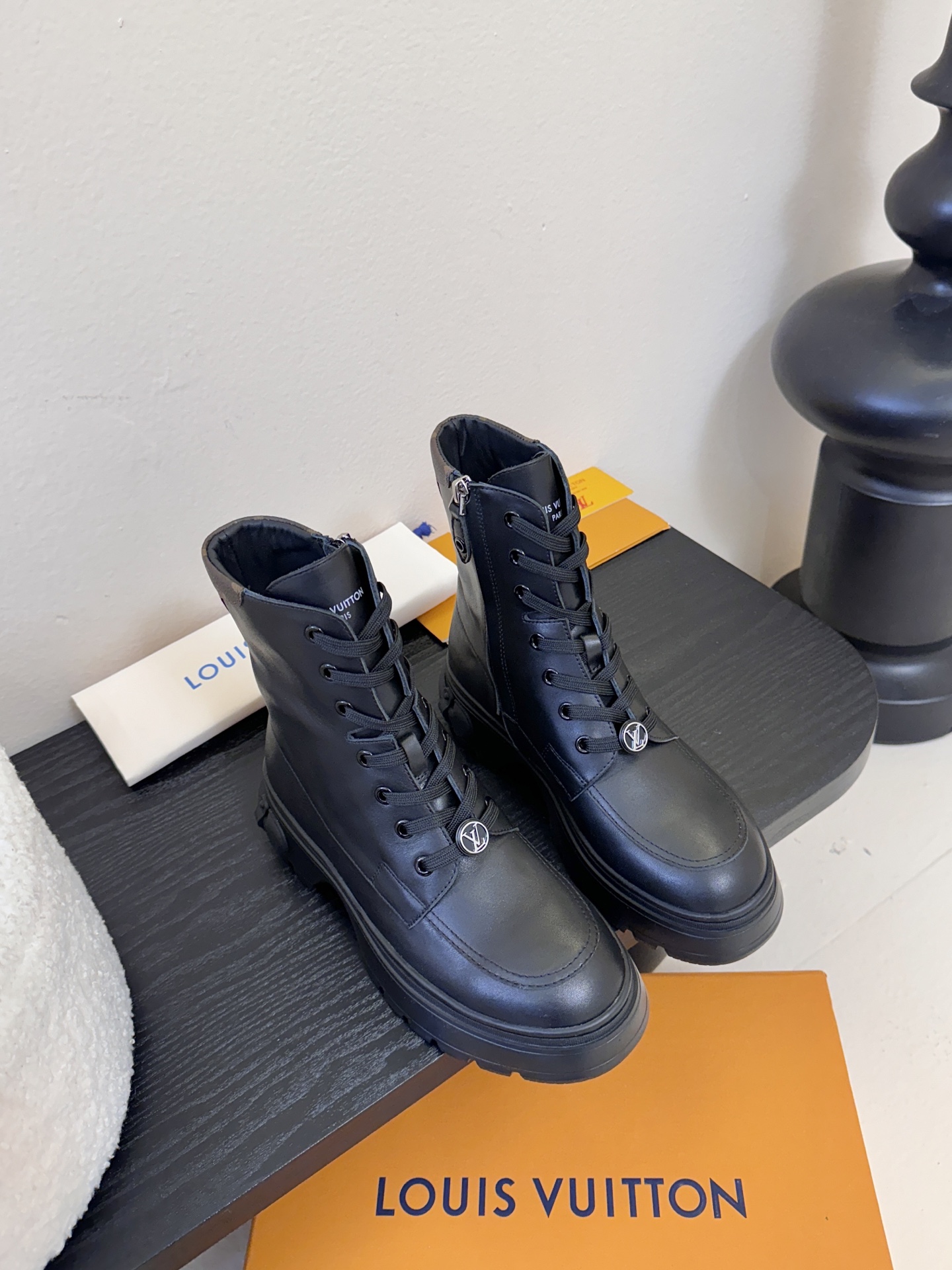 -25Fw秋冬新款Louis vuitton LV DISTRICT RANGER 及踝靴 系带厚底侧拉