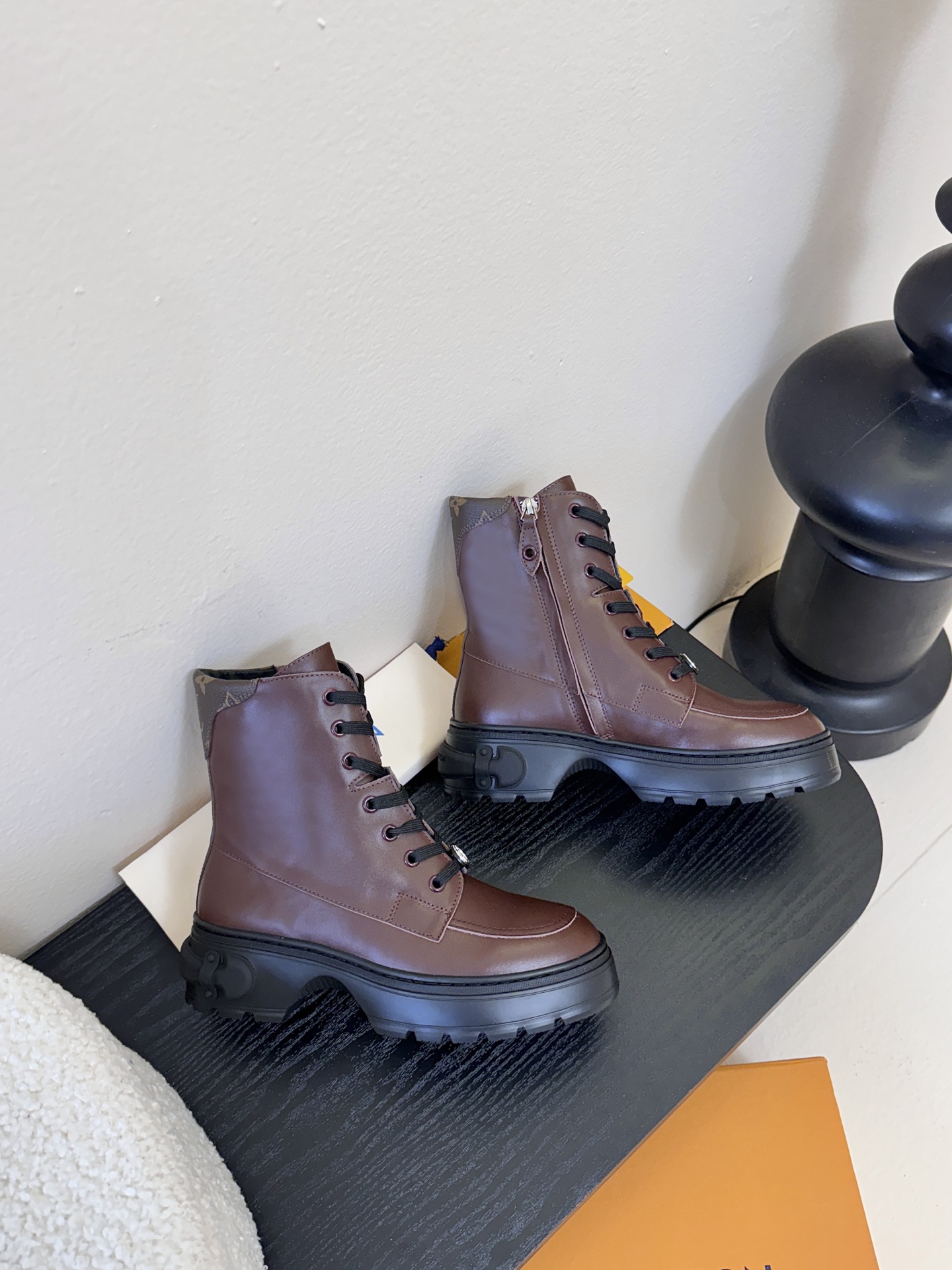 -25Fw秋冬新款Louis vuitton LV DISTRICT RANGER 及踝靴 系带厚底侧拉