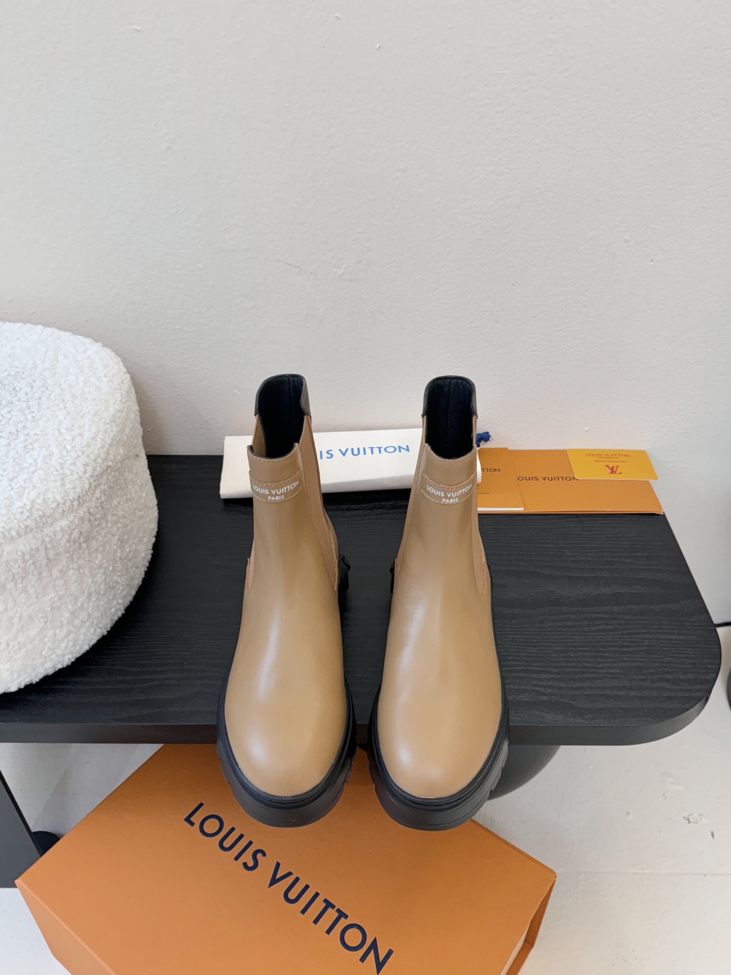 - 25Ss秋冬新款Louis vuiteeon LV SQUAD切尔西短靴厚底弹力松紧带及踝靴本款 L