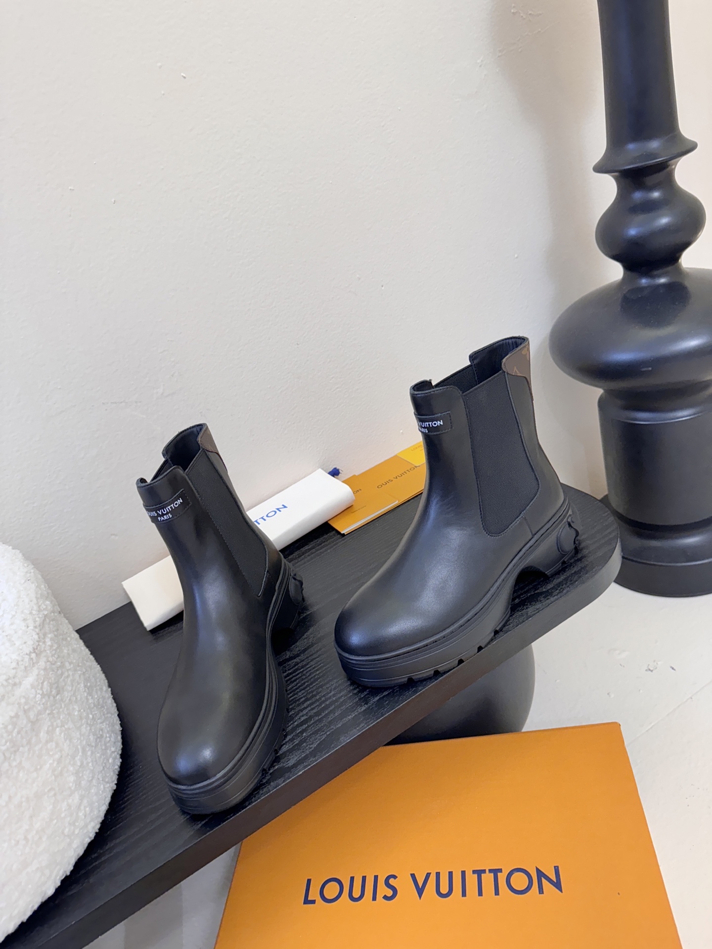 - 25Ss秋冬新款Louis vuiteeon LV SQUAD切尔西短靴厚底弹力松紧带及踝靴本款 L