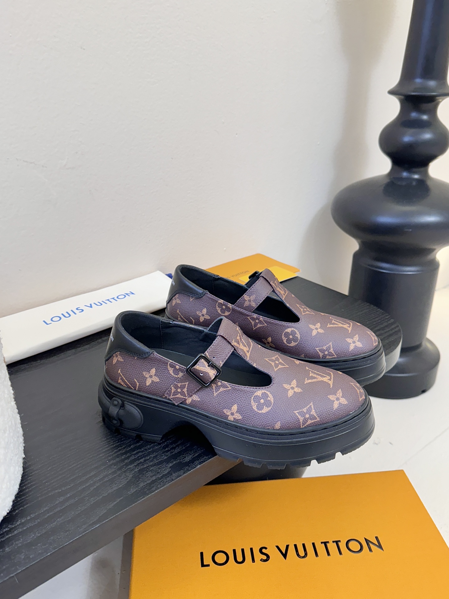 - 25Ss早秋新款Louis vuiteeon LV SQUAD 玛丽珍鞋T字带小皮鞋厚底乐福鞋本款 