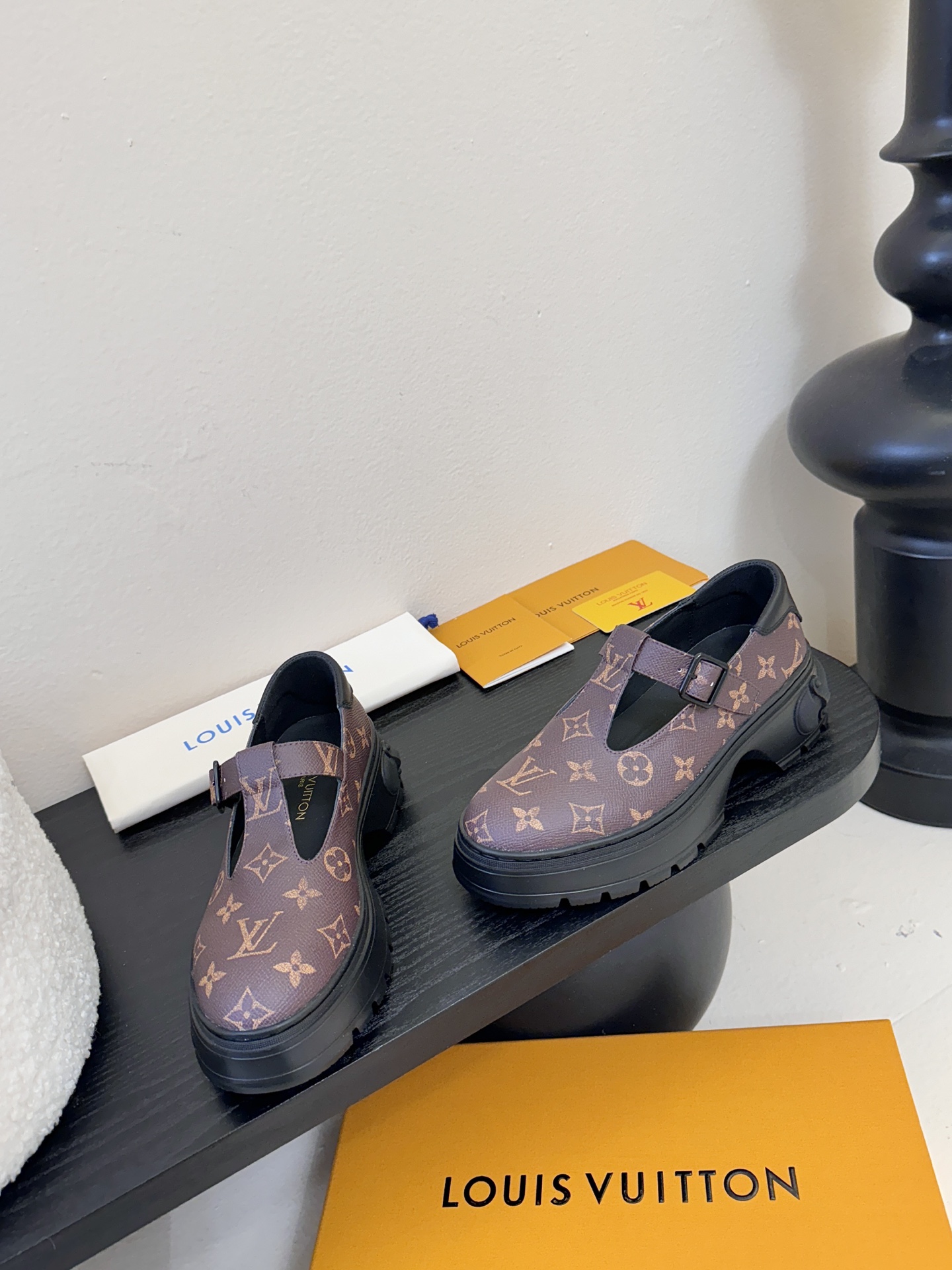 - 25Ss早秋新款Louis vuiteeon LV SQUAD 玛丽珍鞋T字带小皮鞋厚底乐福鞋本款 