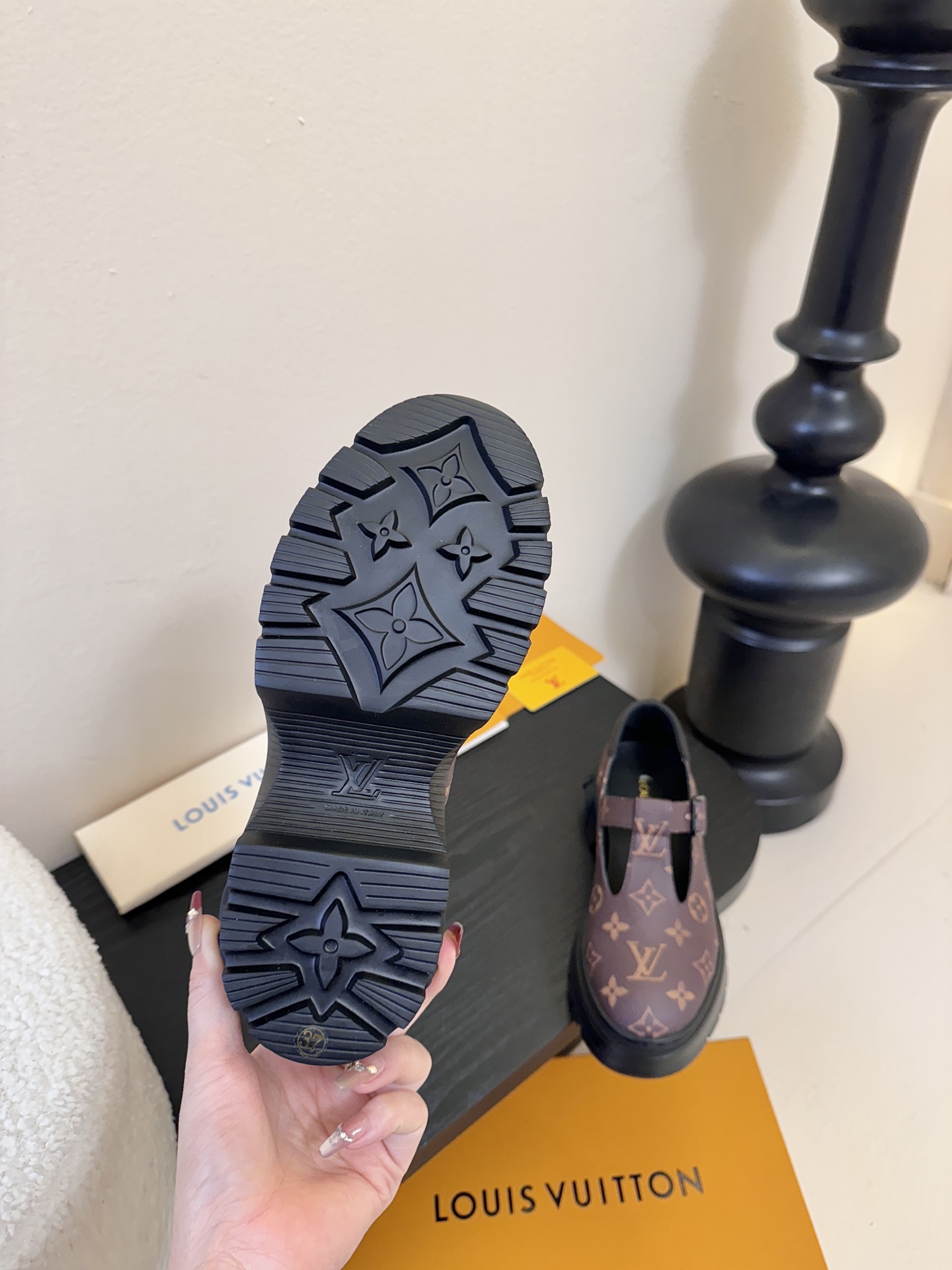 - 25Ss早秋新款Louis vuiteeon LV SQUAD 玛丽珍鞋T字带小皮鞋厚底乐福鞋本款 