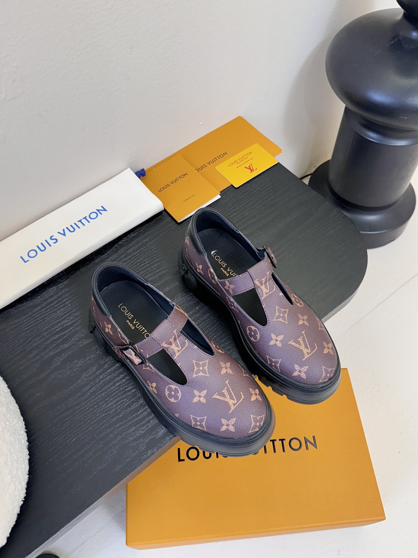 - 25Ss早秋新款Louis vuiteeon LV SQUAD 玛丽珍鞋T字带小皮鞋厚底乐福鞋本款 