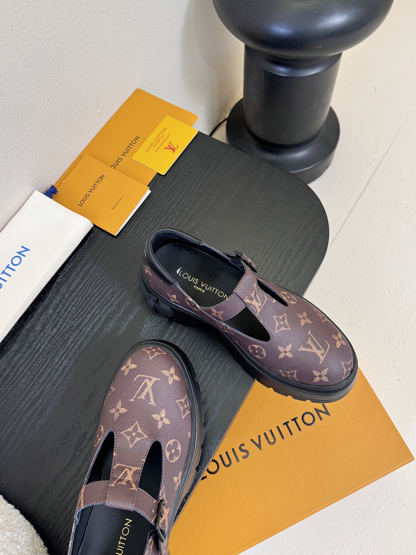 - 25Ss早秋新款Louis vuiteeon LV SQUAD 玛丽珍鞋T字带小皮鞋厚底乐福鞋本款 