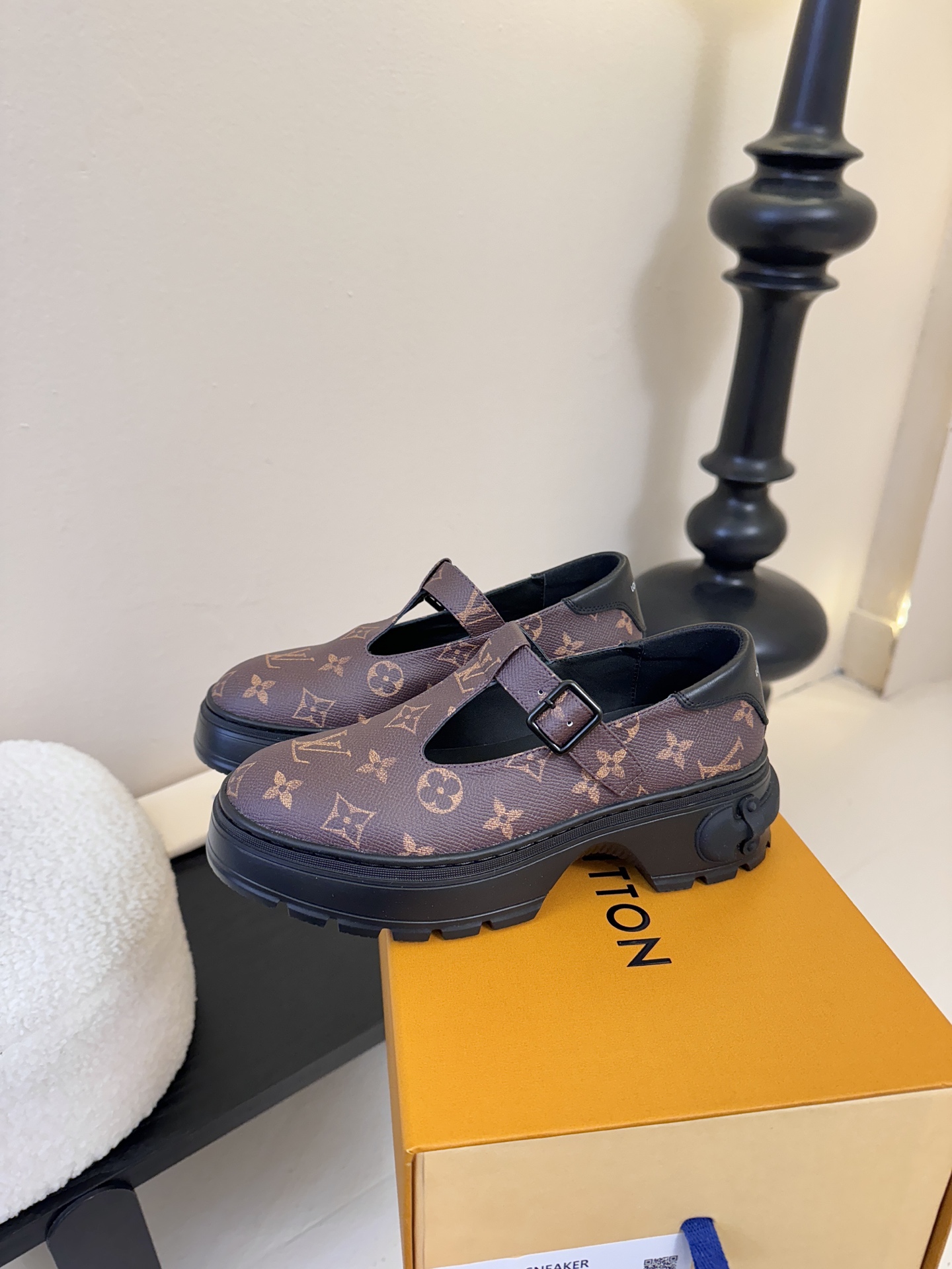 - 25Ss早秋新款Louis vuiteeon LV SQUAD 玛丽珍鞋T字带小皮鞋厚底乐福鞋本款 