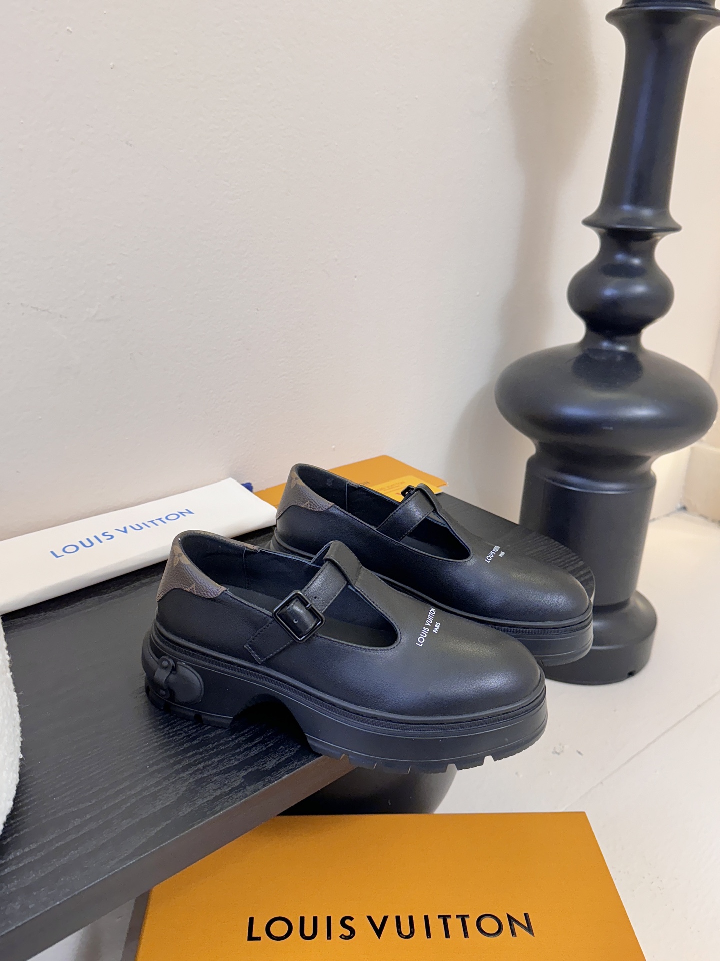 - 25Ss早秋新款Louis vuiteeon LV SQUAD 玛丽珍鞋T字带小皮鞋厚底乐福鞋本款 