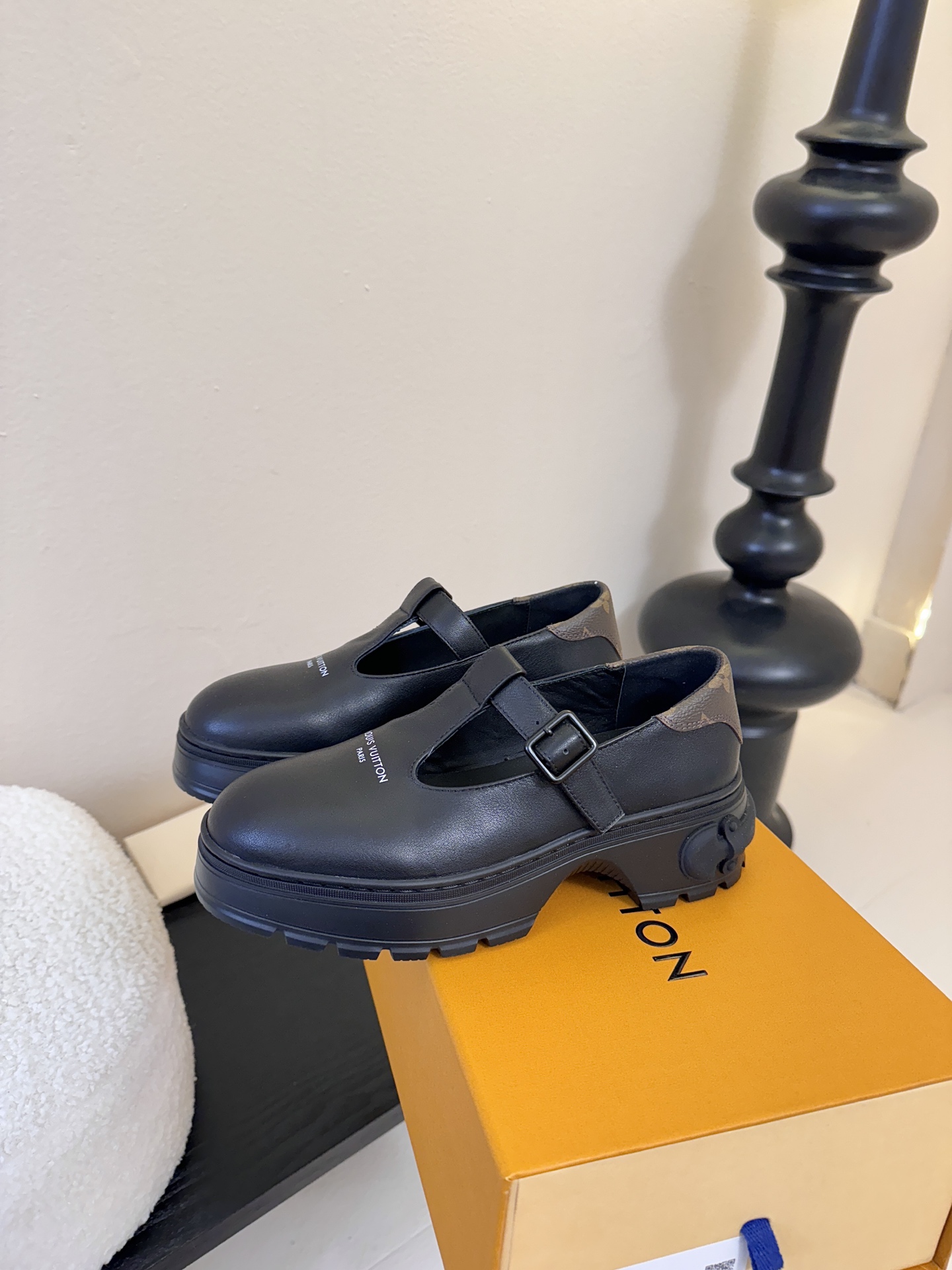 - 25Ss早秋新款Louis vuiteeon LV SQUAD 玛丽珍鞋T字带小皮鞋厚底乐福鞋本款 