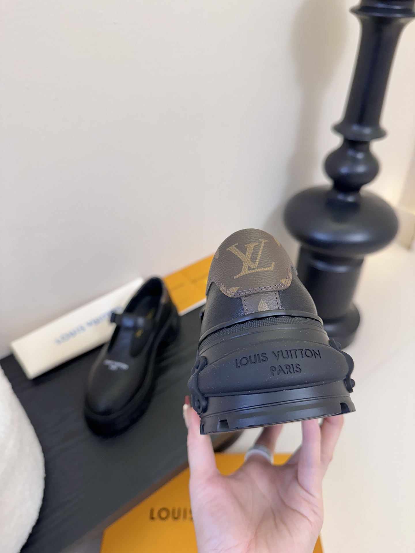 - 25Ss早秋新款Louis vuiteeon LV SQUAD 玛丽珍鞋T字带小皮鞋厚底乐福鞋本款 