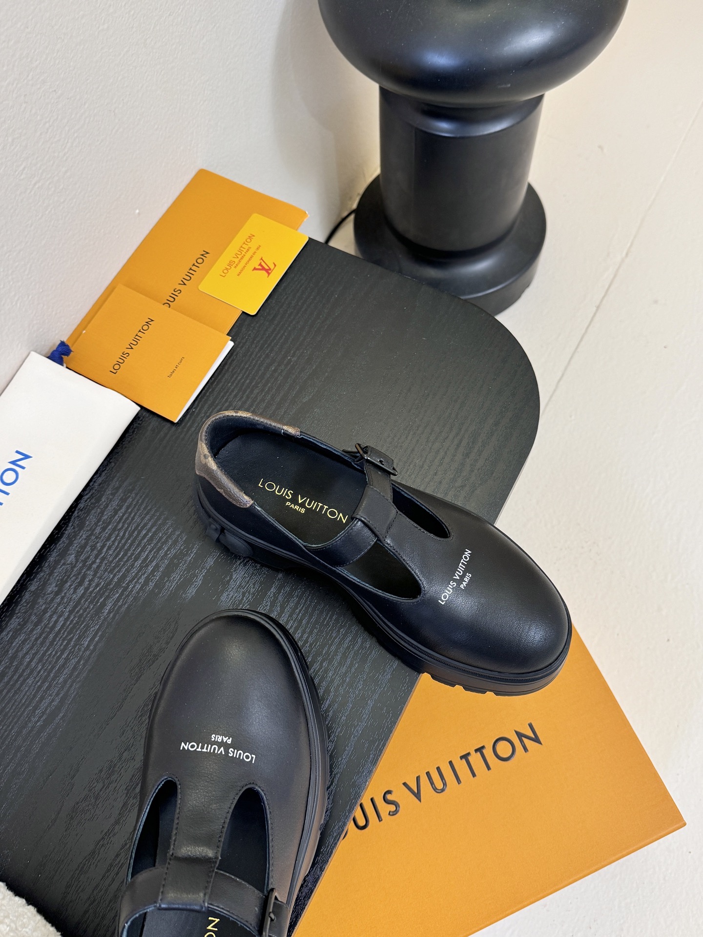 - 25Ss早秋新款Louis vuiteeon LV SQUAD 玛丽珍鞋T字带小皮鞋厚底乐福鞋本款 