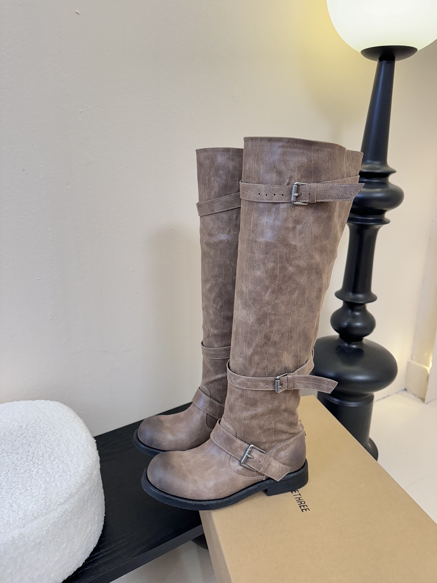 Negative Three骑士靴 氛围感的极致，真的帅到不讲理，原版定制粗犷的皮面和做旧质感，像是从电