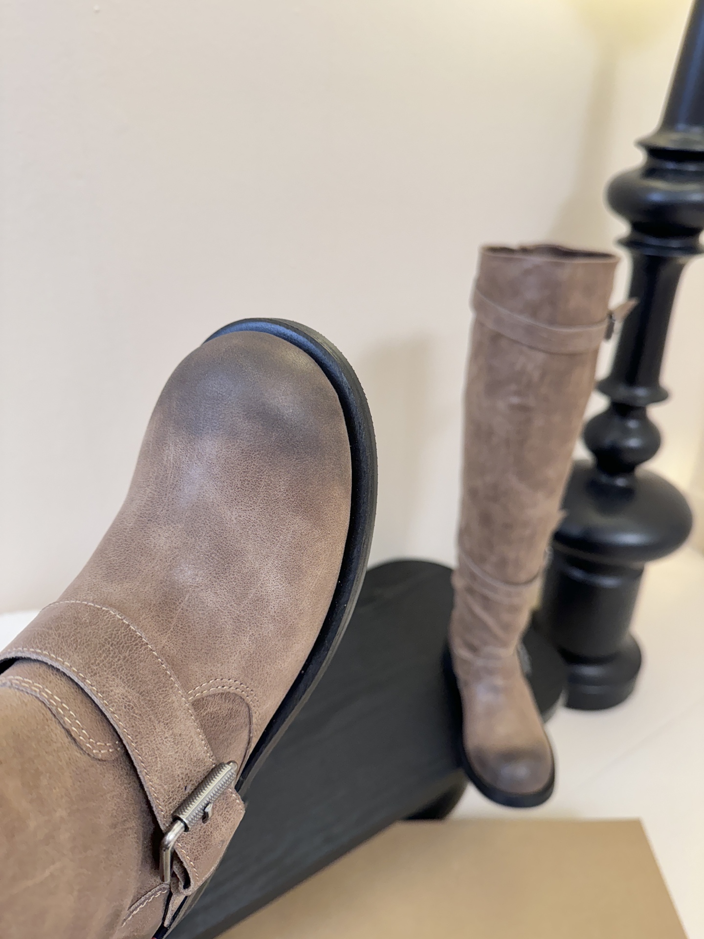 Negative Three骑士靴 氛围感的极致，真的帅到不讲理，原版定制粗犷的皮面和做旧质感，像是从电