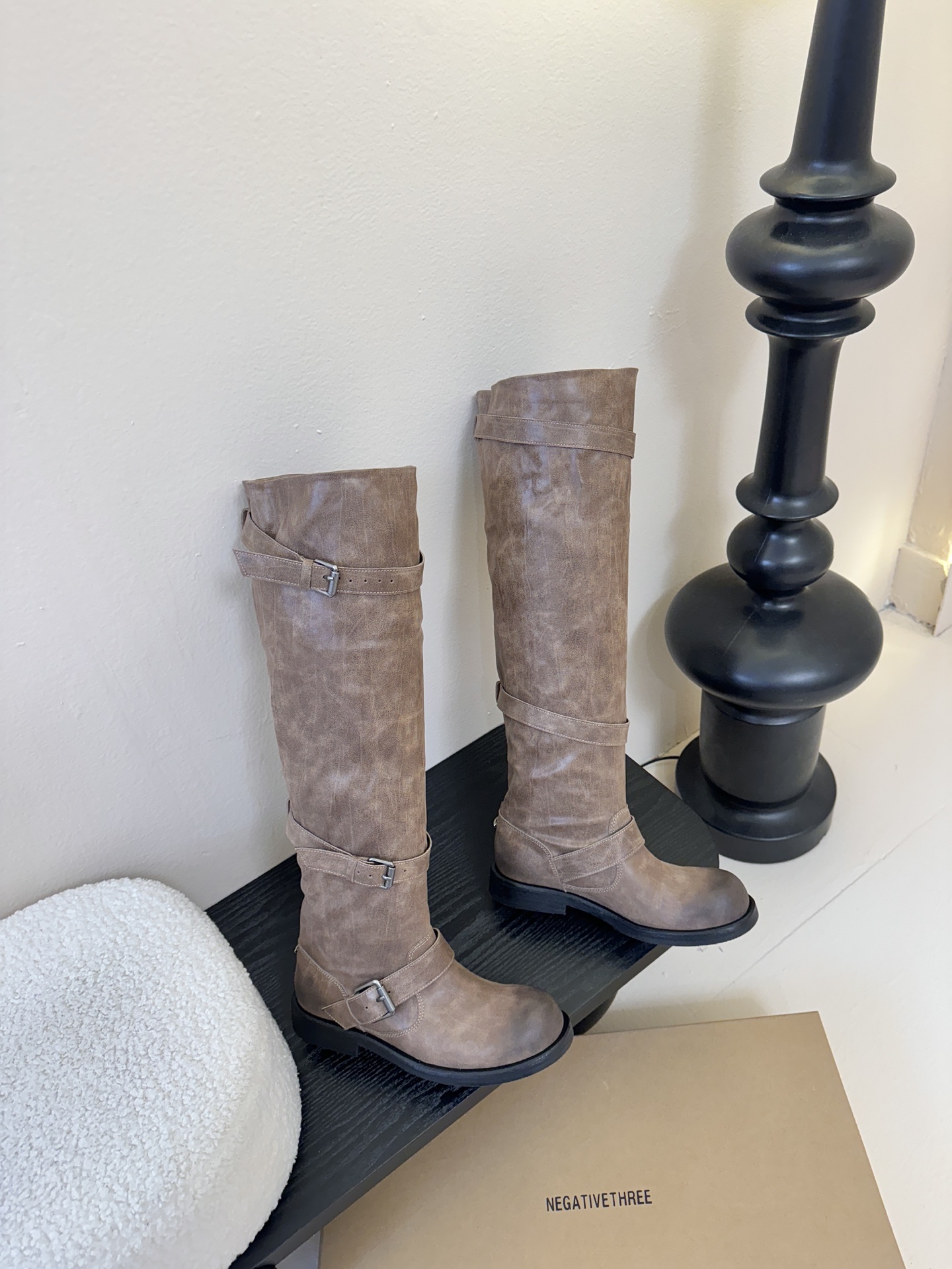 Negative Three骑士靴 氛围感的极致，真的帅到不讲理，原版定制粗犷的皮面和做旧质感，像是从电