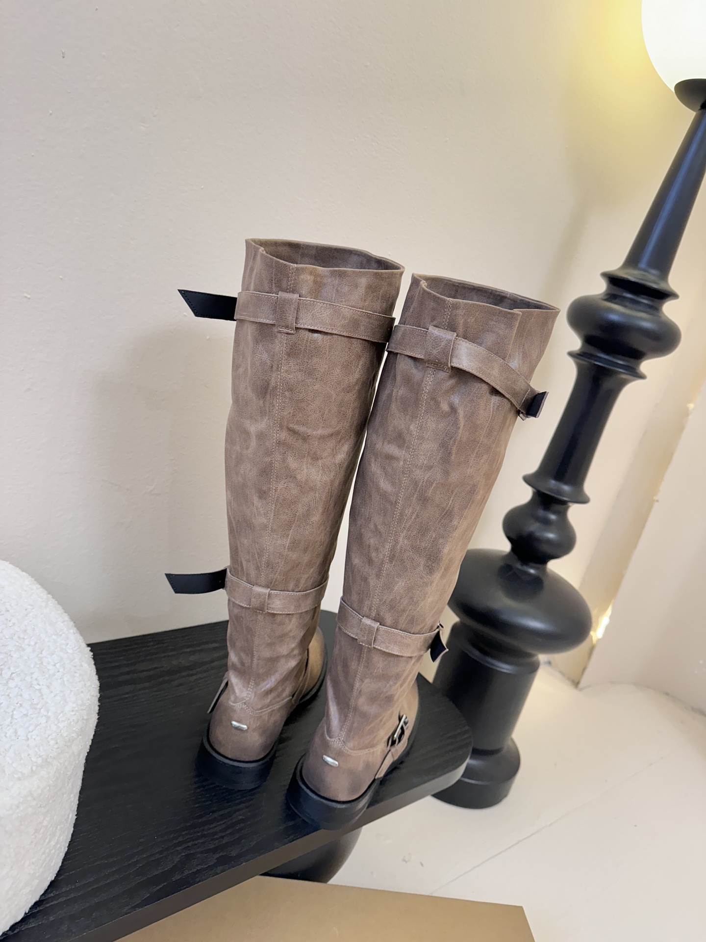 Negative Three骑士靴 氛围感的极致，真的帅到不讲理，原版定制粗犷的皮面和做旧质感，像是从电