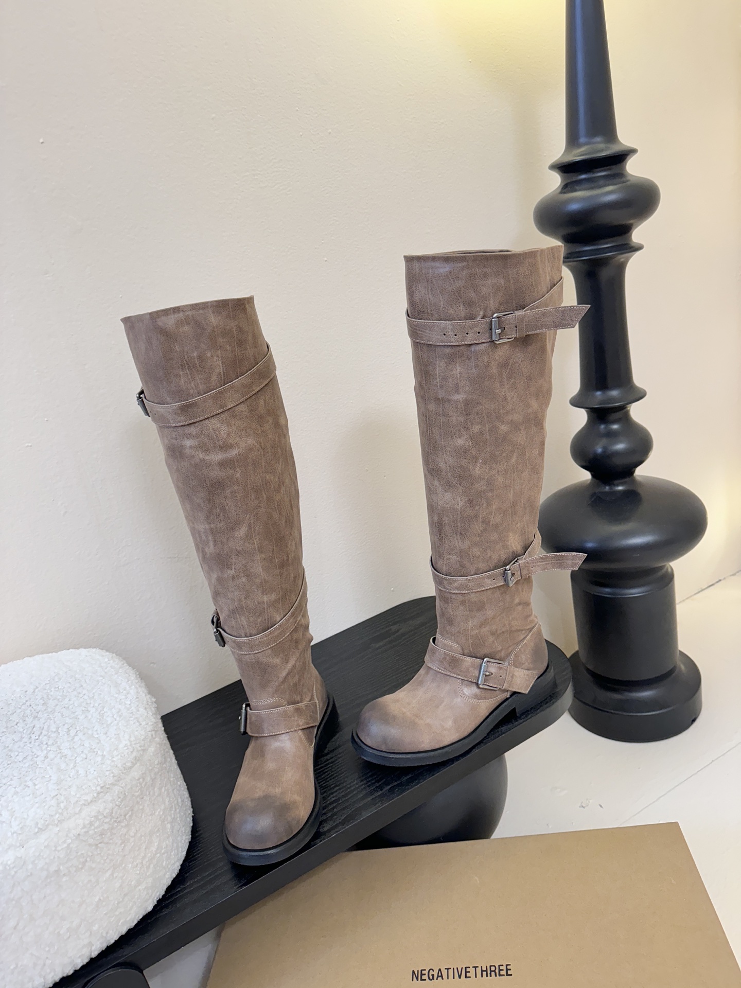 Negative Three骑士靴 氛围感的极致，真的帅到不讲理，原版定制粗犷的皮面和做旧质感，像是从电