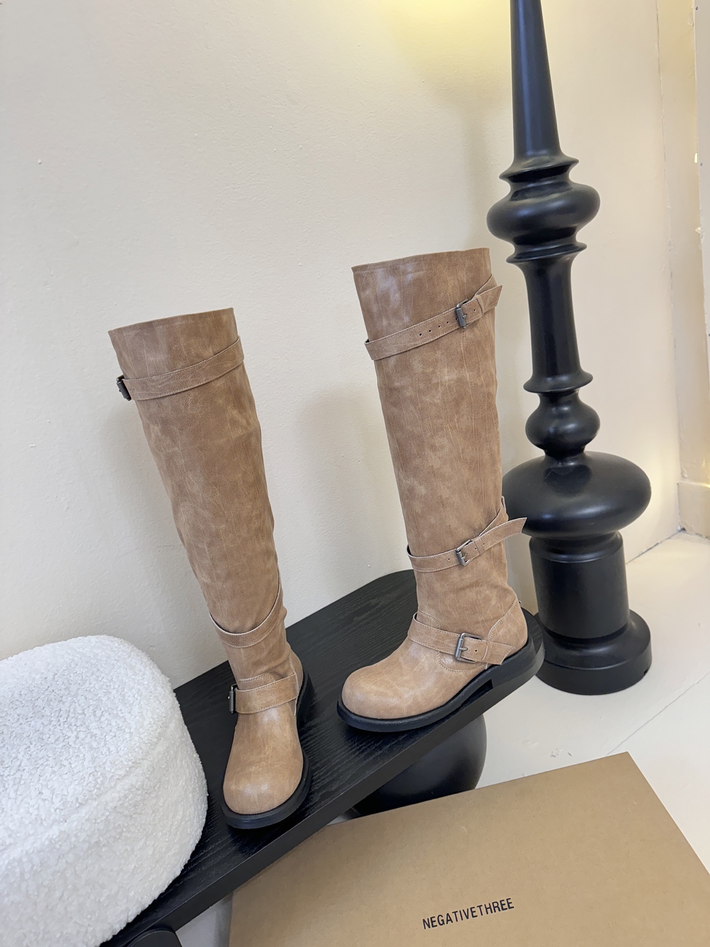 Negative Three骑士靴 氛围感的极致，真的帅到不讲理，原版定制粗犷的皮面和做旧质感，像是从电