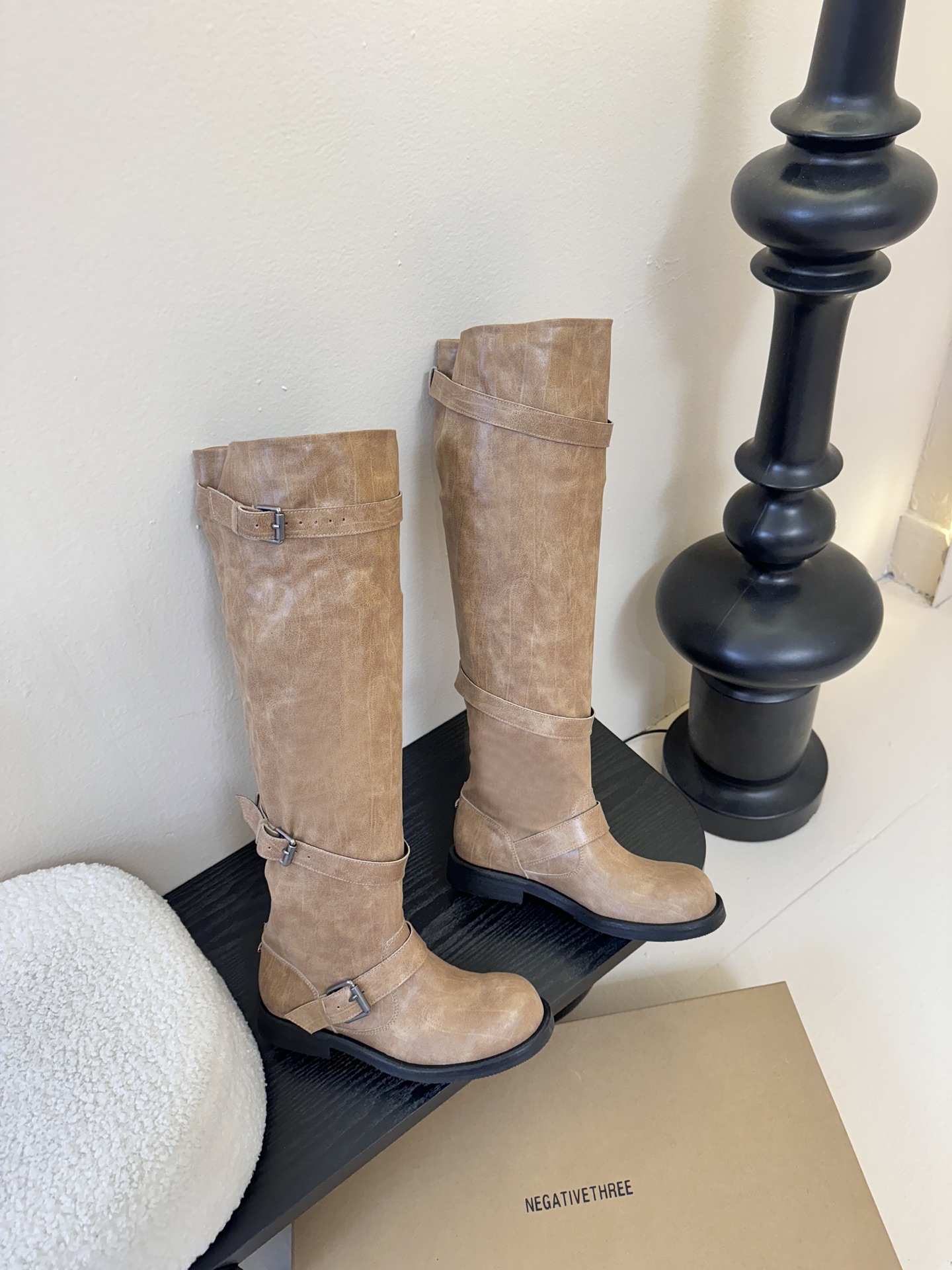 Negative Three骑士靴 氛围感的极致，真的帅到不讲理，原版定制粗犷的皮面和做旧质感，像是从电