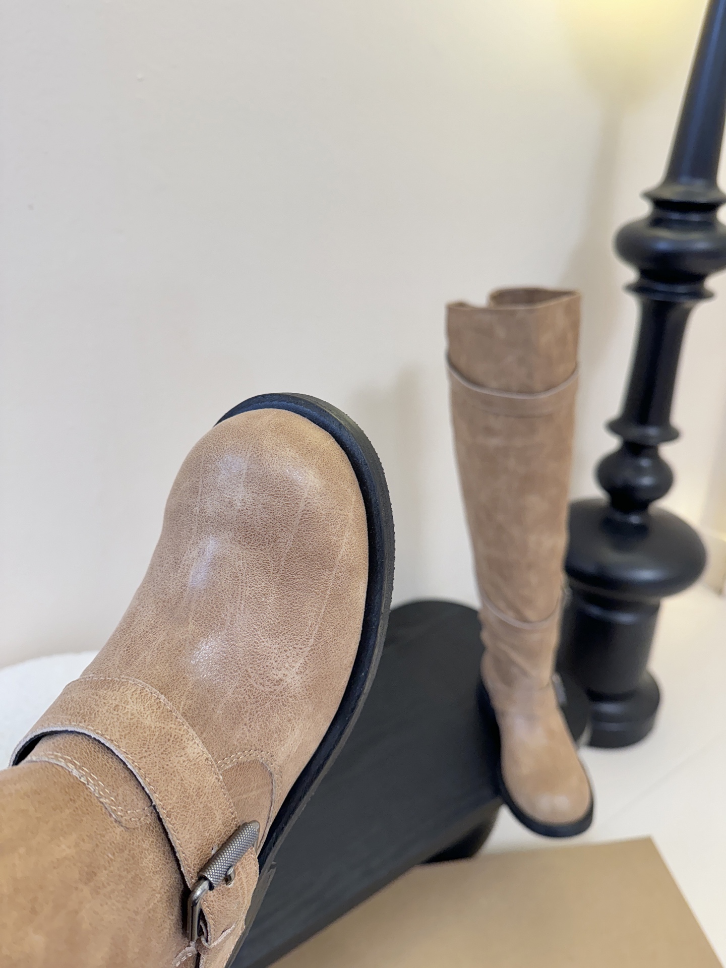 Negative Three骑士靴 氛围感的极致，真的帅到不讲理，原版定制粗犷的皮面和做旧质感，像是从电