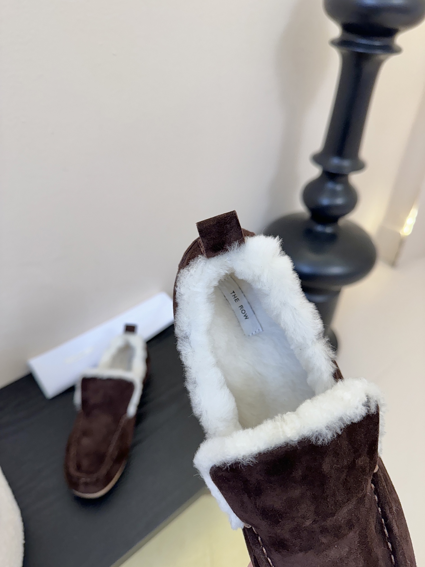 The Row2025秋冬新款一脚蹬羊毛乐福鞋第一眼看到这个鞋子就爱上了，带点复古味随意搭配都好看！各大