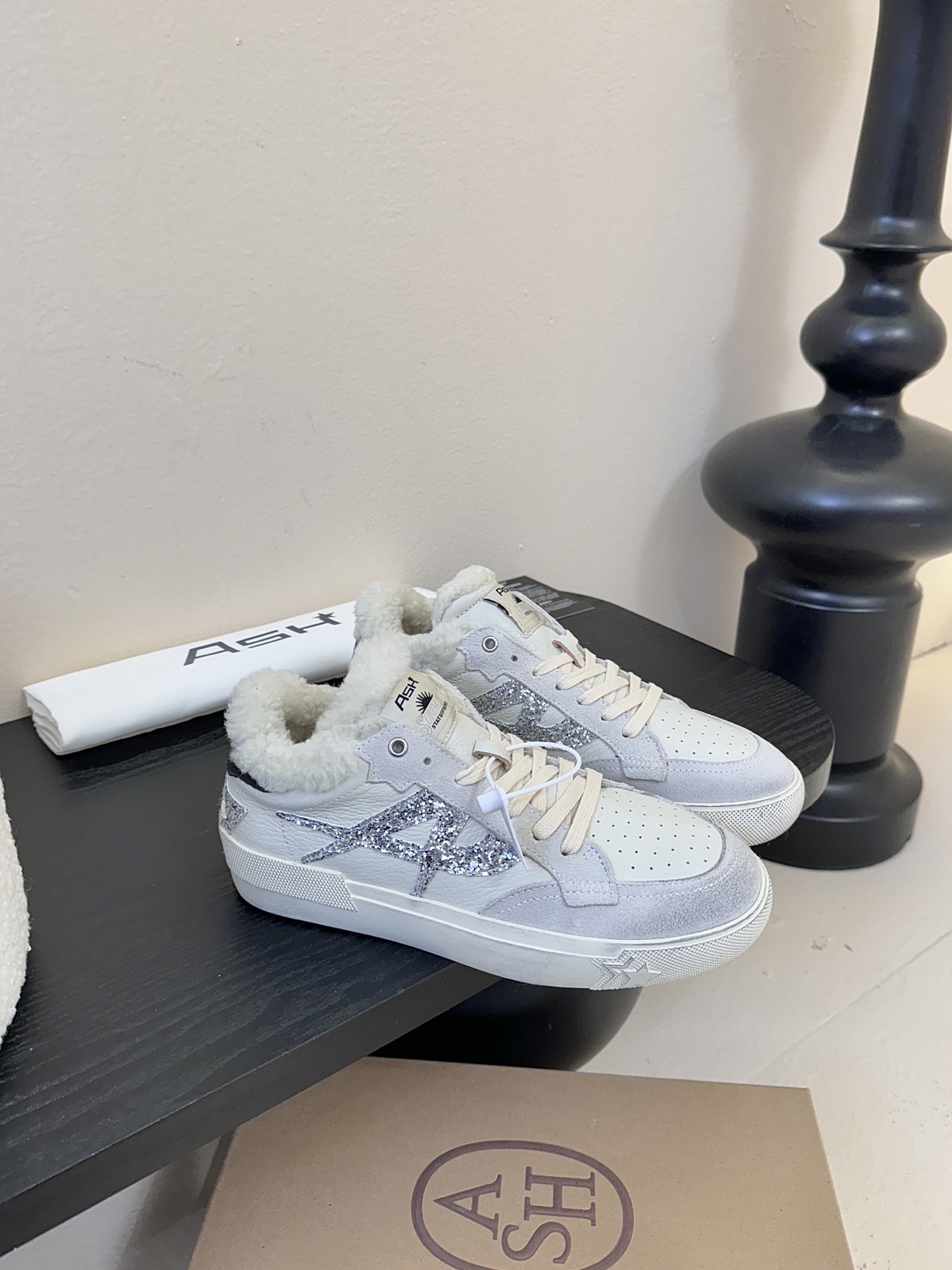 ASH本季爆款时尚休闲鞋小白鞋ASH可持续性时尚新型环保材质“新”时尚“型”篇章系列，ASH为致力可持续