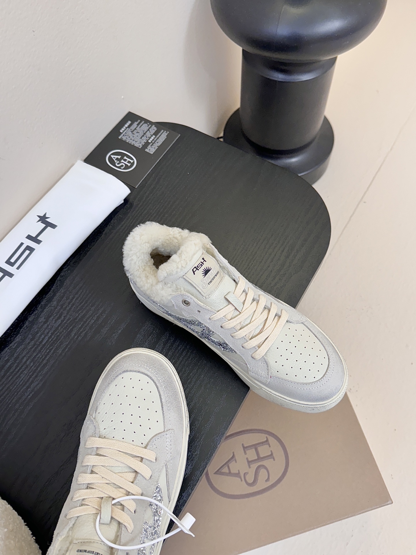 ASH本季爆款时尚休闲鞋小白鞋ASH可持续性时尚新型环保材质“新”时尚“型”篇章系列，ASH为致力可持续