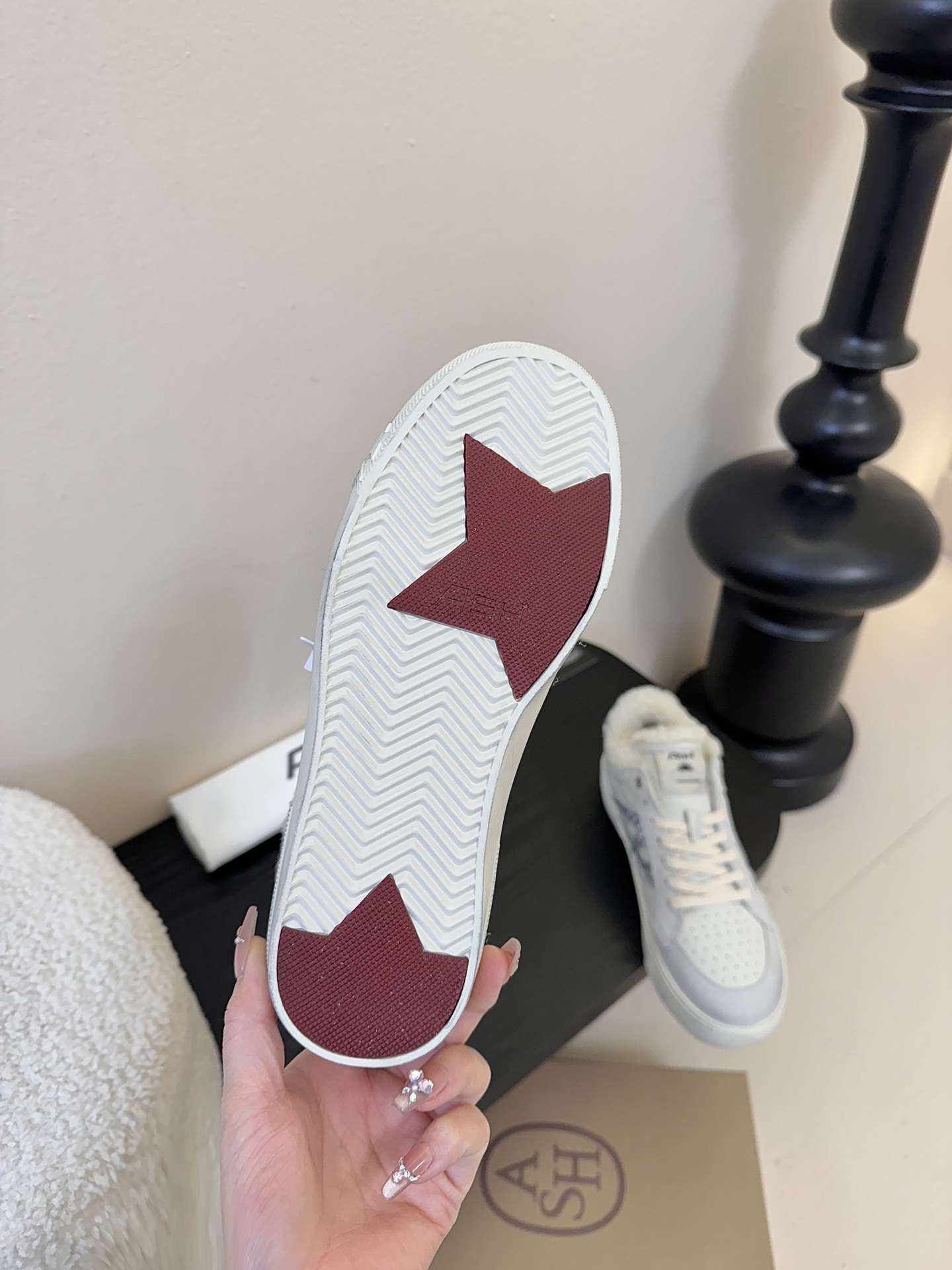 ASH本季爆款时尚休闲鞋小白鞋ASH可持续性时尚新型环保材质“新”时尚“型”篇章系列，ASH为致力可持续