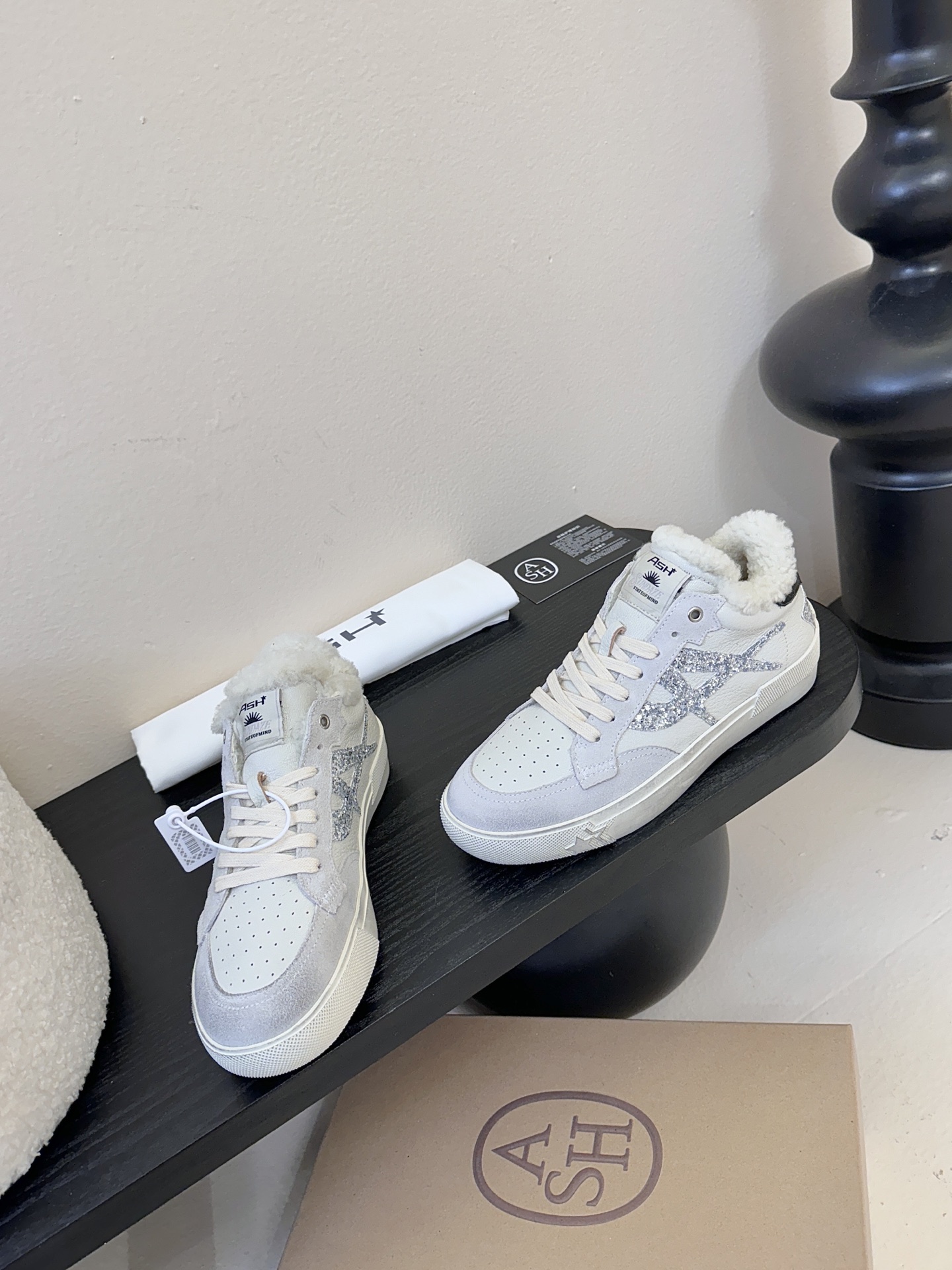 ASH本季爆款时尚休闲鞋小白鞋ASH可持续性时尚新型环保材质“新”时尚“型”篇章系列，ASH为致力可持续