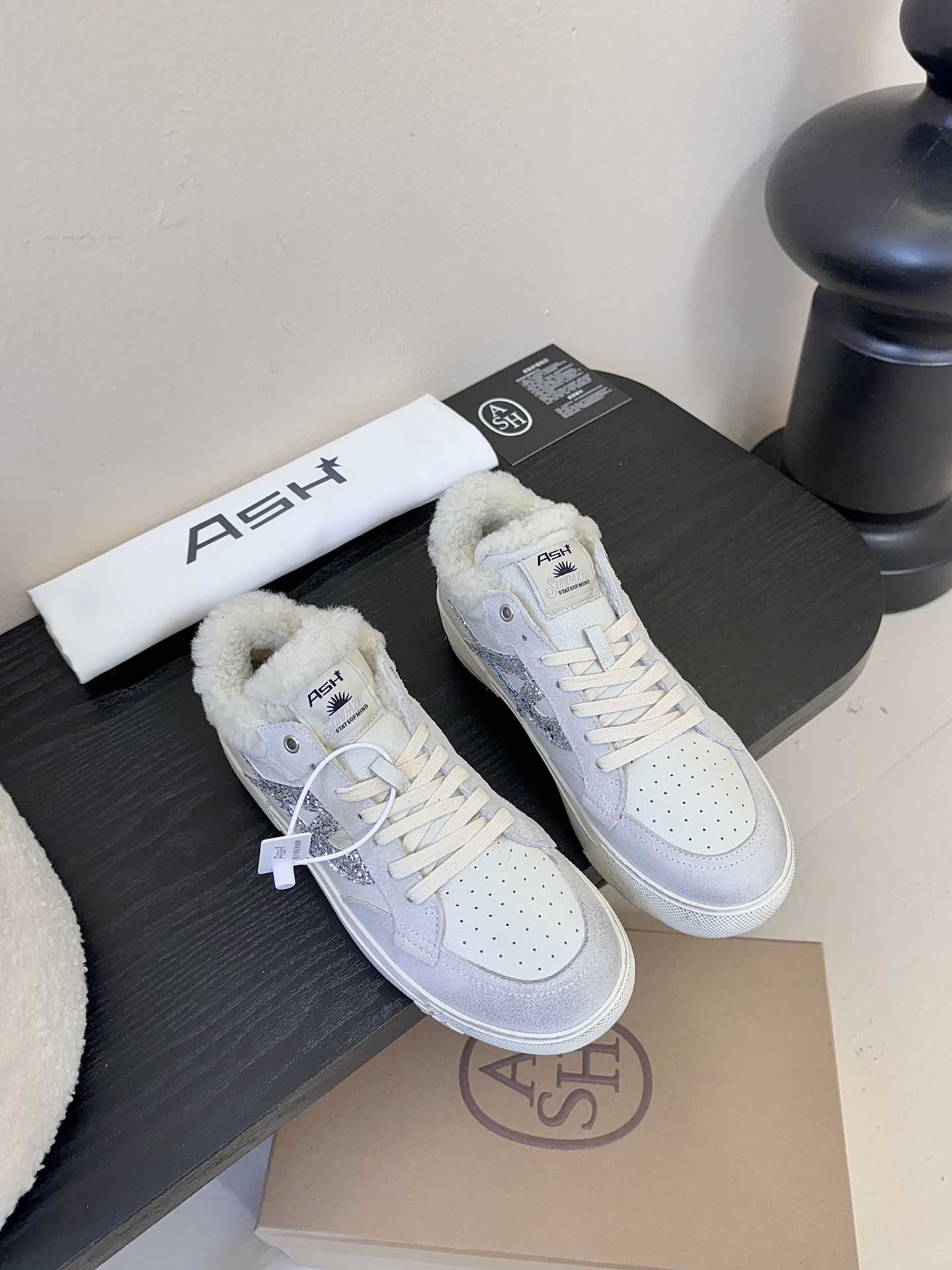 ASH本季爆款时尚休闲鞋小白鞋ASH可持续性时尚新型环保材质“新”时尚“型”篇章系列，ASH为致力可持续