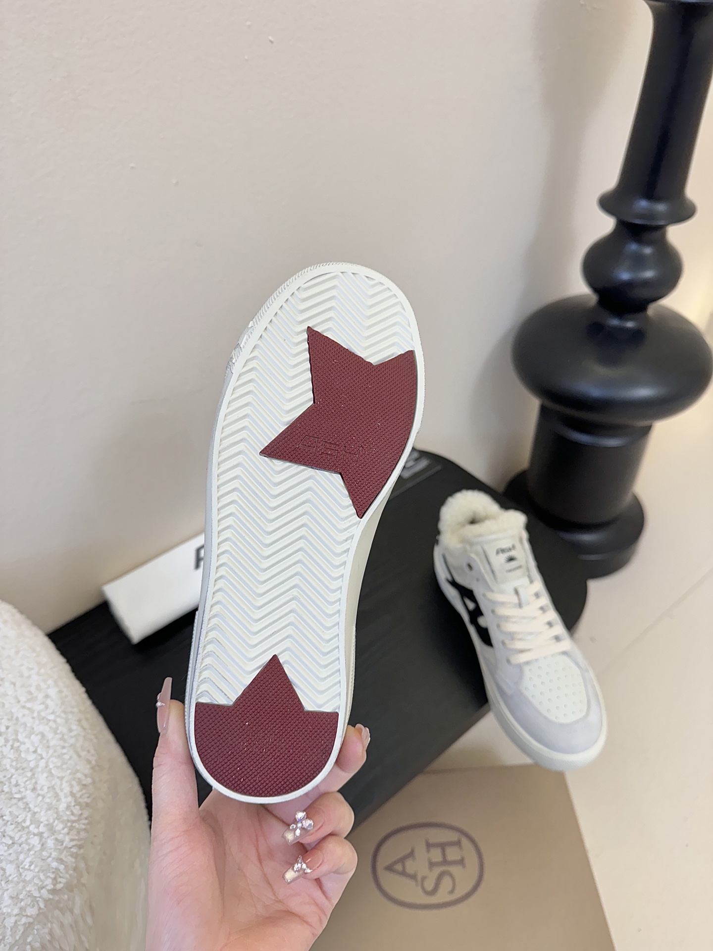 ASH本季爆款时尚休闲鞋小白鞋ASH可持续性时尚新型环保材质“新”时尚“型”篇章系列，ASH为致力可持续