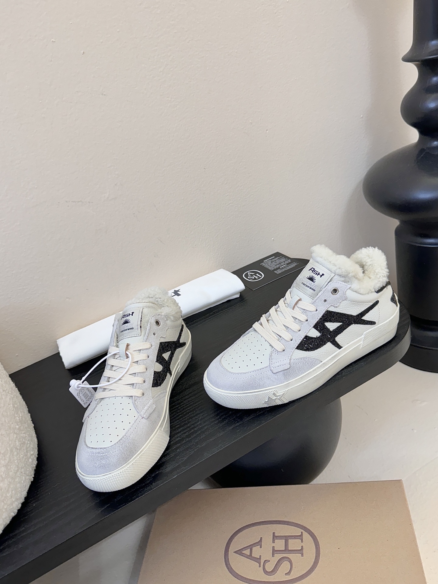 ASH本季爆款时尚休闲鞋小白鞋ASH可持续性时尚新型环保材质“新”时尚“型”篇章系列，ASH为致力可持续