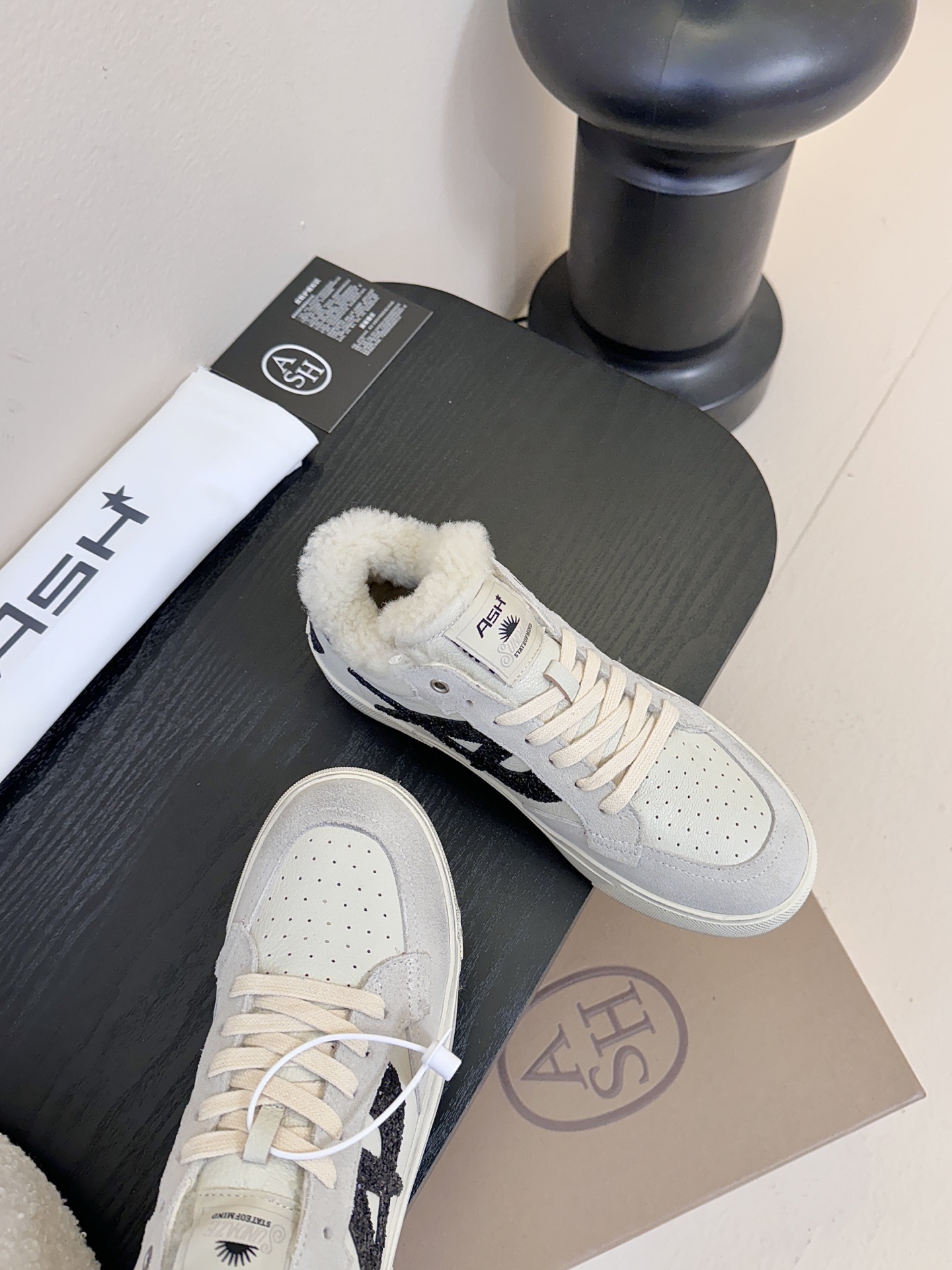 ASH本季爆款时尚休闲鞋小白鞋ASH可持续性时尚新型环保材质“新”时尚“型”篇章系列，ASH为致力可持续