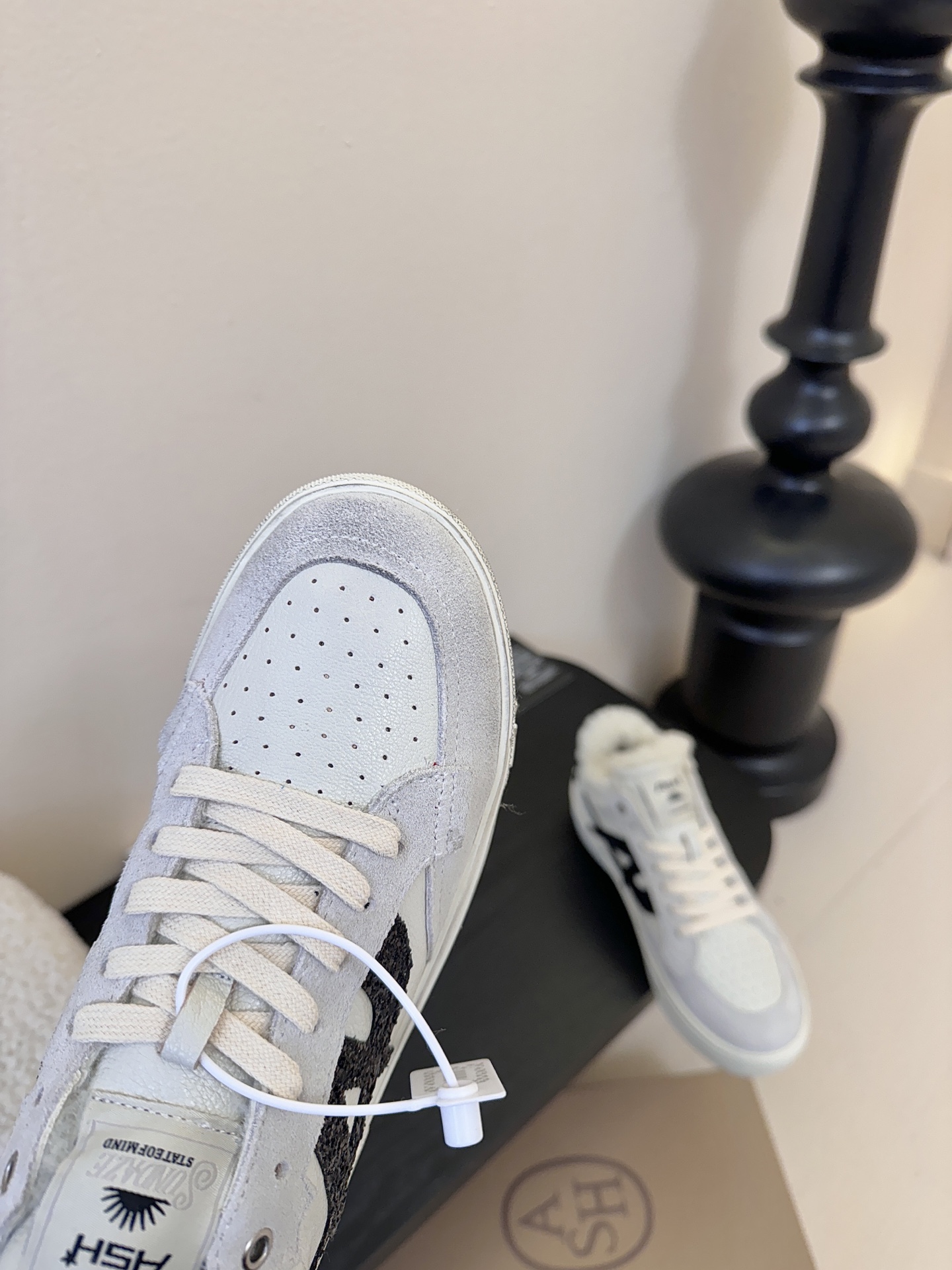 ASH本季爆款时尚休闲鞋小白鞋ASH可持续性时尚新型环保材质“新”时尚“型”篇章系列，ASH为致力可持续