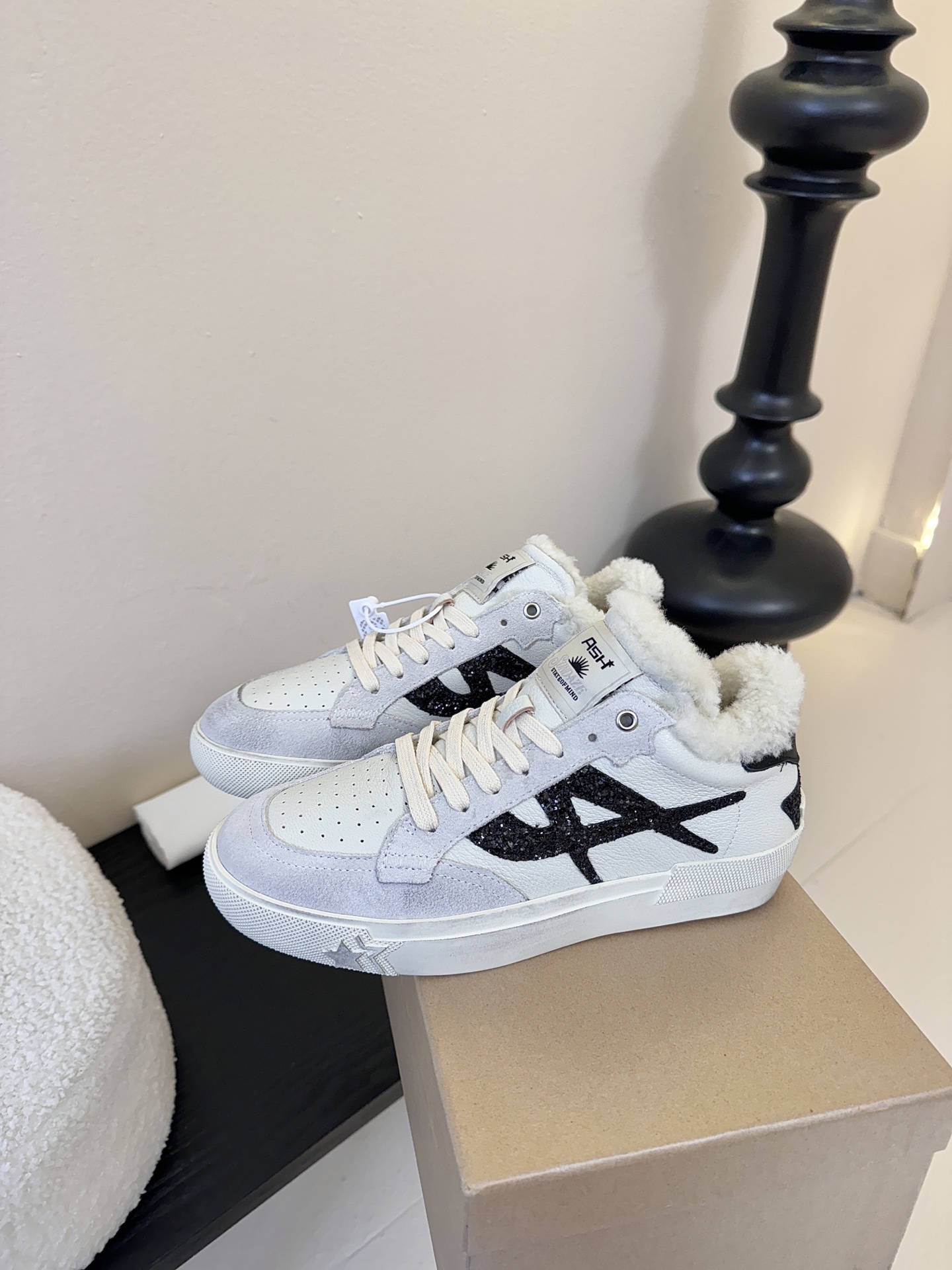 ASH本季爆款时尚休闲鞋小白鞋ASH可持续性时尚新型环保材质“新”时尚“型”篇章系列，ASH为致力可持续