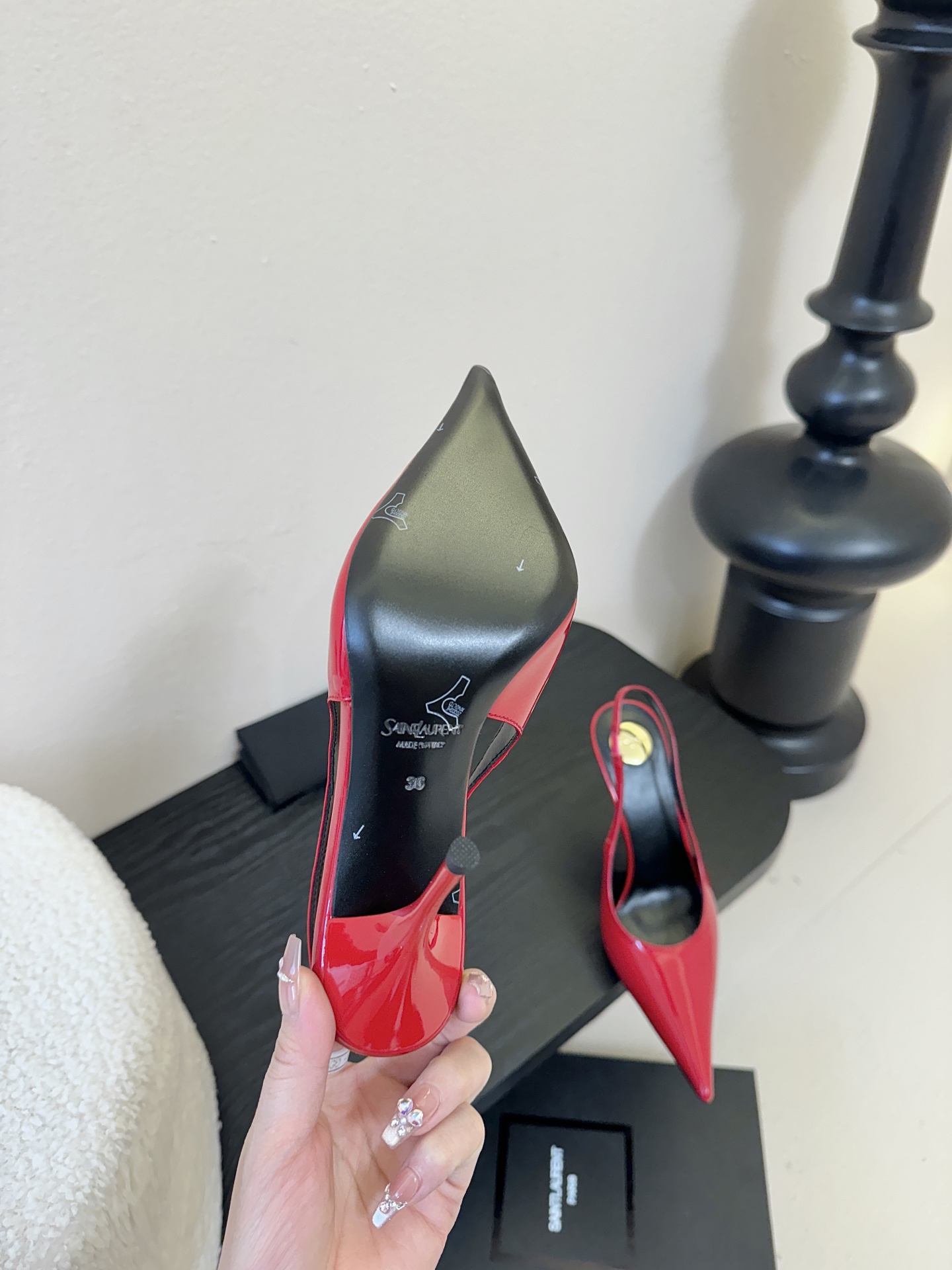 Saint Lauren* 圣罗兰走秀款超尖头凉鞋走秀款 把美丽刑锯表现的淋漓尽致 姐姐的美丽尤物平底鞋