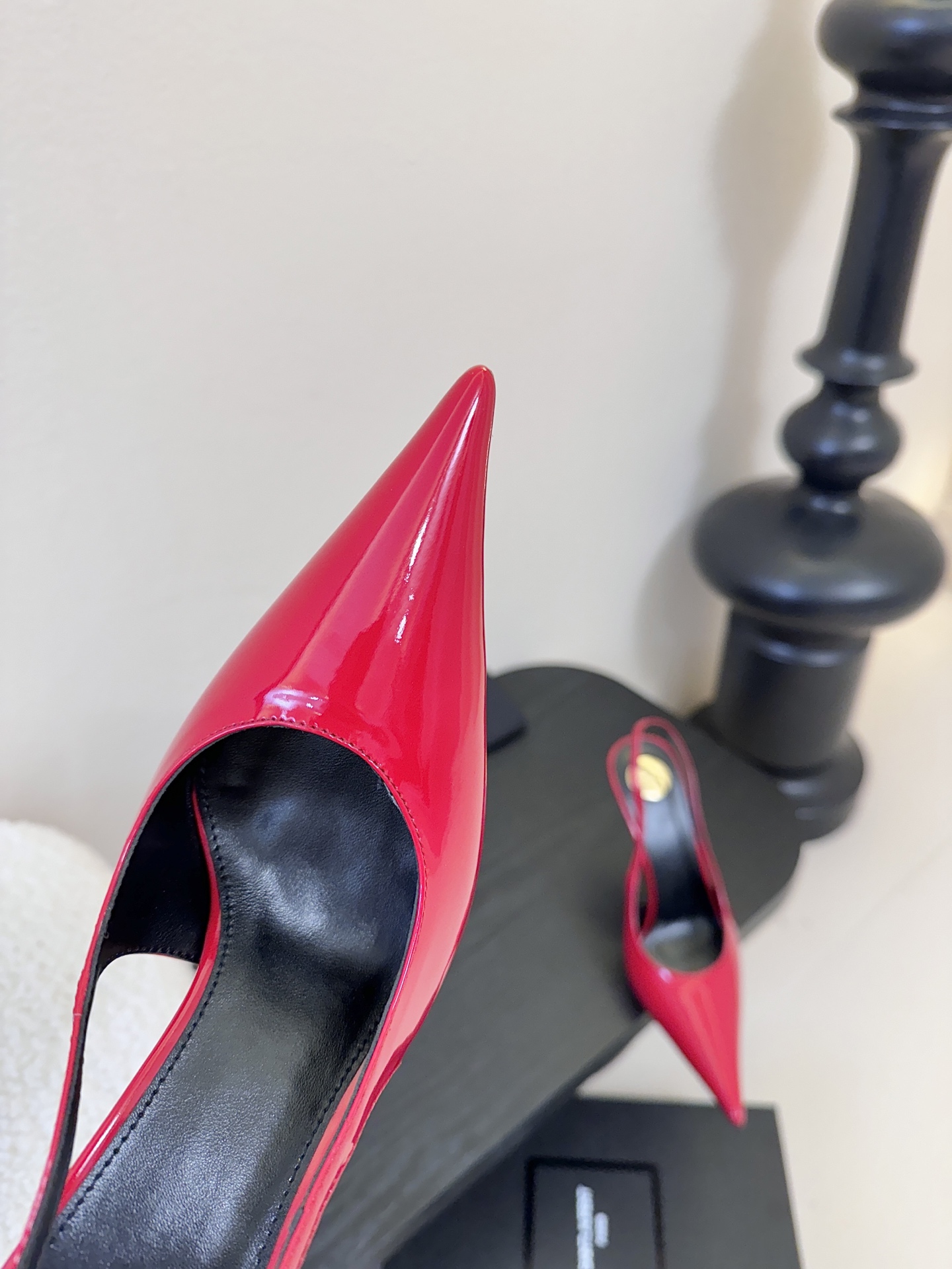 Saint Lauren* 圣罗兰走秀款超尖头凉鞋走秀款 把美丽刑锯表现的淋漓尽致 姐姐的美丽尤物平底鞋