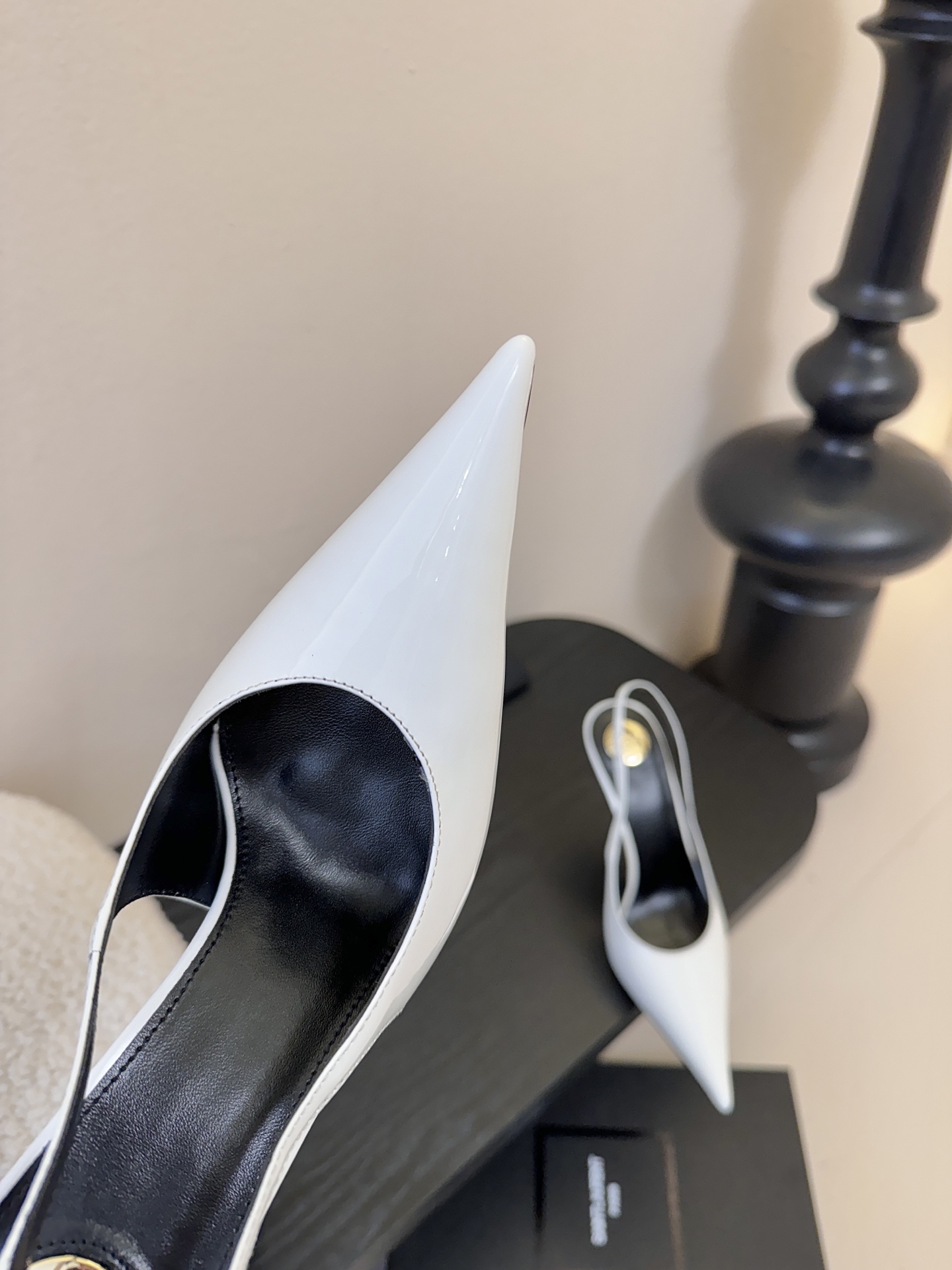 Saint Lauren* 圣罗兰走秀款超尖头凉鞋走秀款 把美丽刑锯表现的淋漓尽致 姐姐的美丽尤物平底鞋