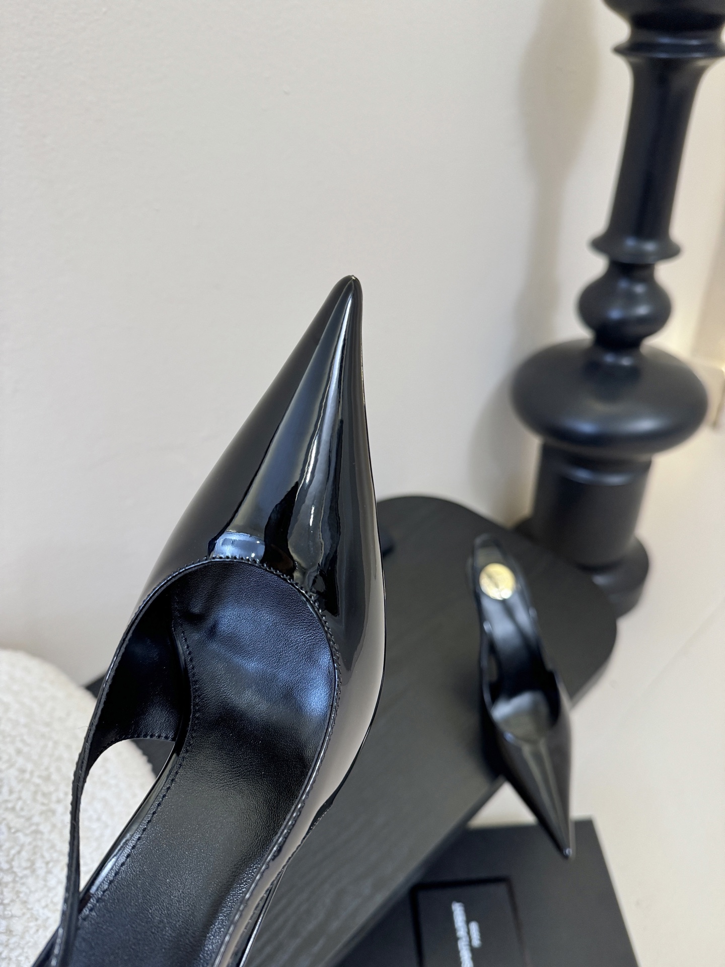 Saint Lauren* 圣罗兰走秀款超尖头凉鞋走秀款 把美丽刑锯表现的淋漓尽致 姐姐的美丽尤物平底鞋