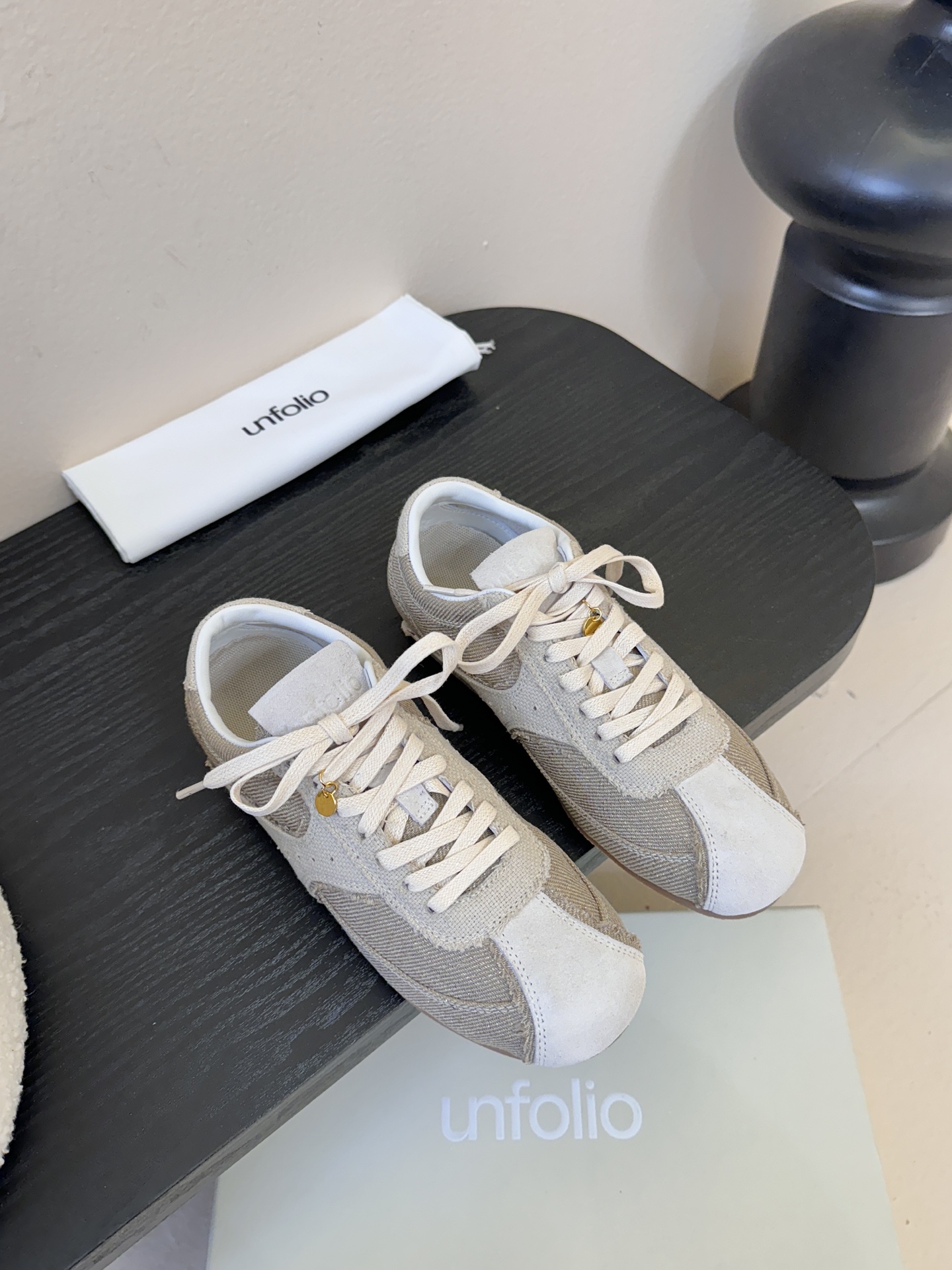 NO:625792,Cloth, leather, unfolio's new Cross-Trainer lace-up low-top sneakers, Man Yongshan and Zhang Xiaofei, same style as many internet celebrities, super soft and comfortable, imported cowhide, lining sheepskin fabric splicing, outsole, original molded rubber outsole, Size#35-40 (40 custom made, non-refundable), casual shoes/sneakers, sneakers, cowhide, sheepskin19860909布 皮 unfolio新品Cross-Trainer系带低帮运动鞋 文咏珊张小斐众多网红 明星同款 超级如软舒适 面料进口牛皮 内里羊皮布料拼接 大底原版开模橡胶大底 Size#35-40（40定做不退换）,休闲鞋/运动鞋,sneakers,cowhide,sheepskin,Women's Shoes