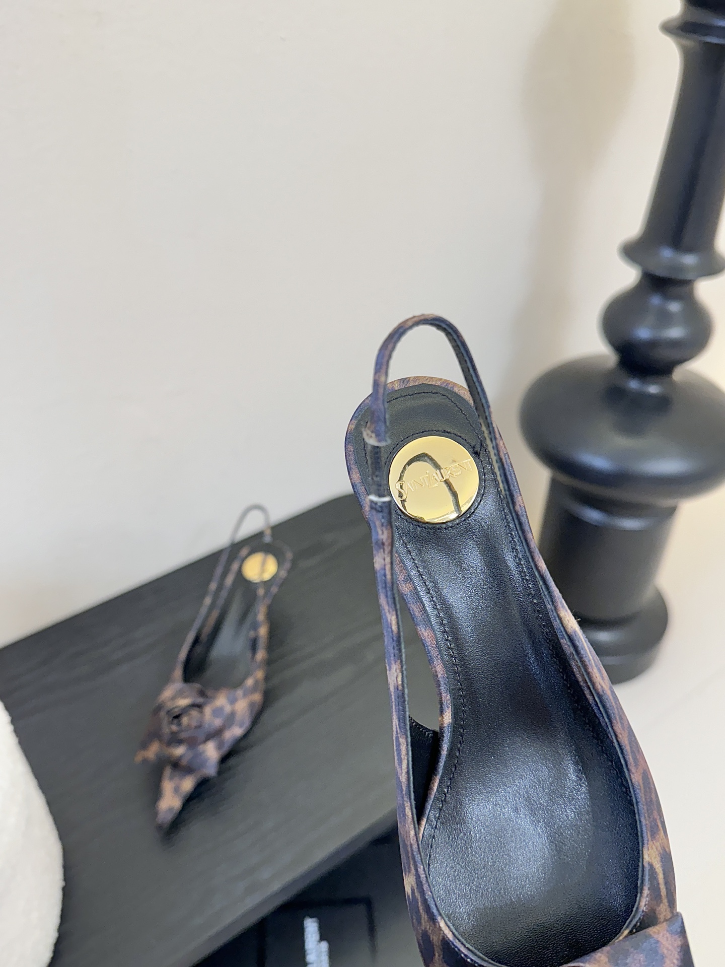 🔺Saint Laurent🔺Ysl花朵尖头后空高跟凉鞋！谁能拒绝ysl高跟鞋，号称斩男神器，你值得拥有