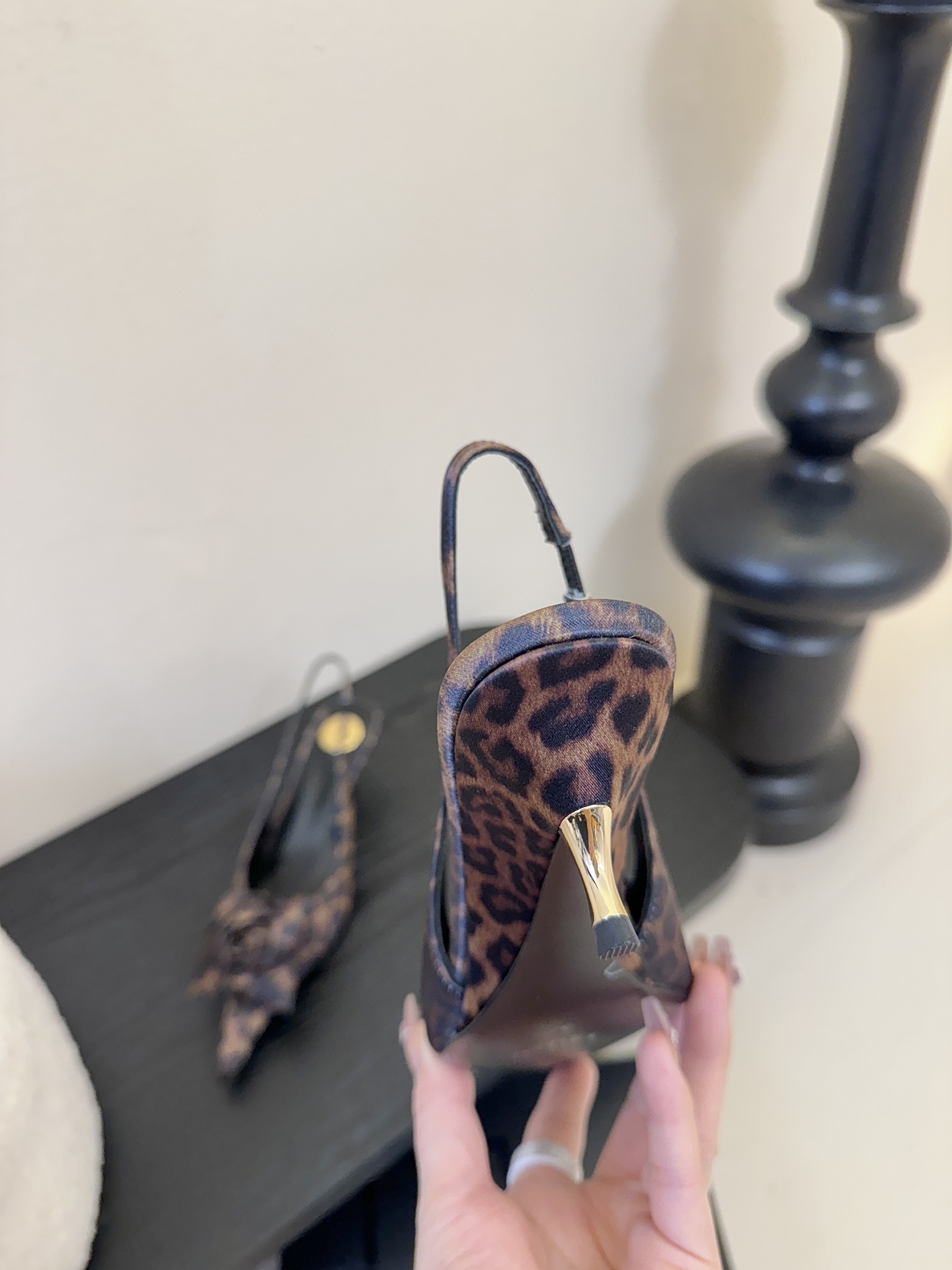 🔺Saint Laurent🔺Ysl花朵尖头后空高跟凉鞋！谁能拒绝ysl高跟鞋，号称斩男神器，你值得拥有