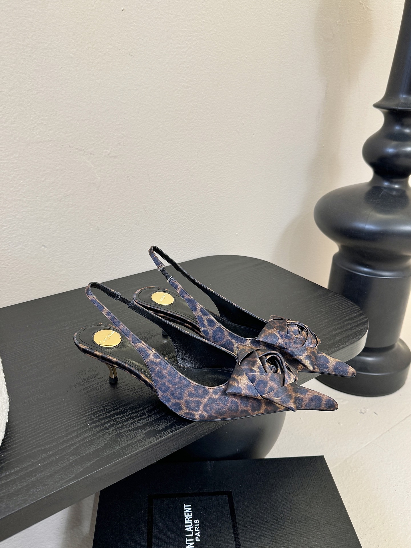 🔺Saint Laurent🔺Ysl花朵尖头后空高跟凉鞋！谁能拒绝ysl高跟鞋，号称斩男神器，你值得拥有