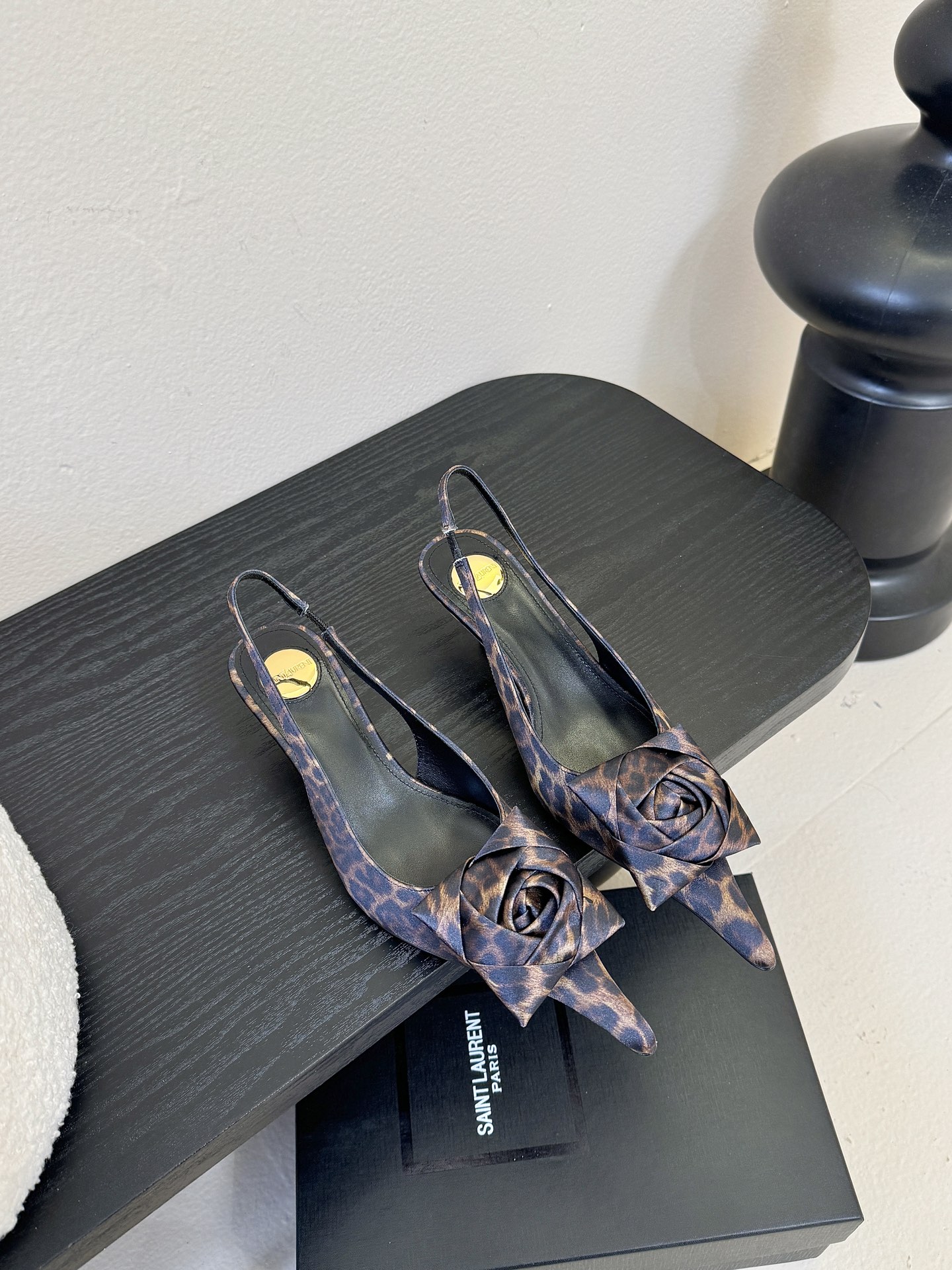 🔺Saint Laurent🔺Ysl花朵尖头后空高跟凉鞋！谁能拒绝ysl高跟鞋，号称斩男神器，你值得拥有