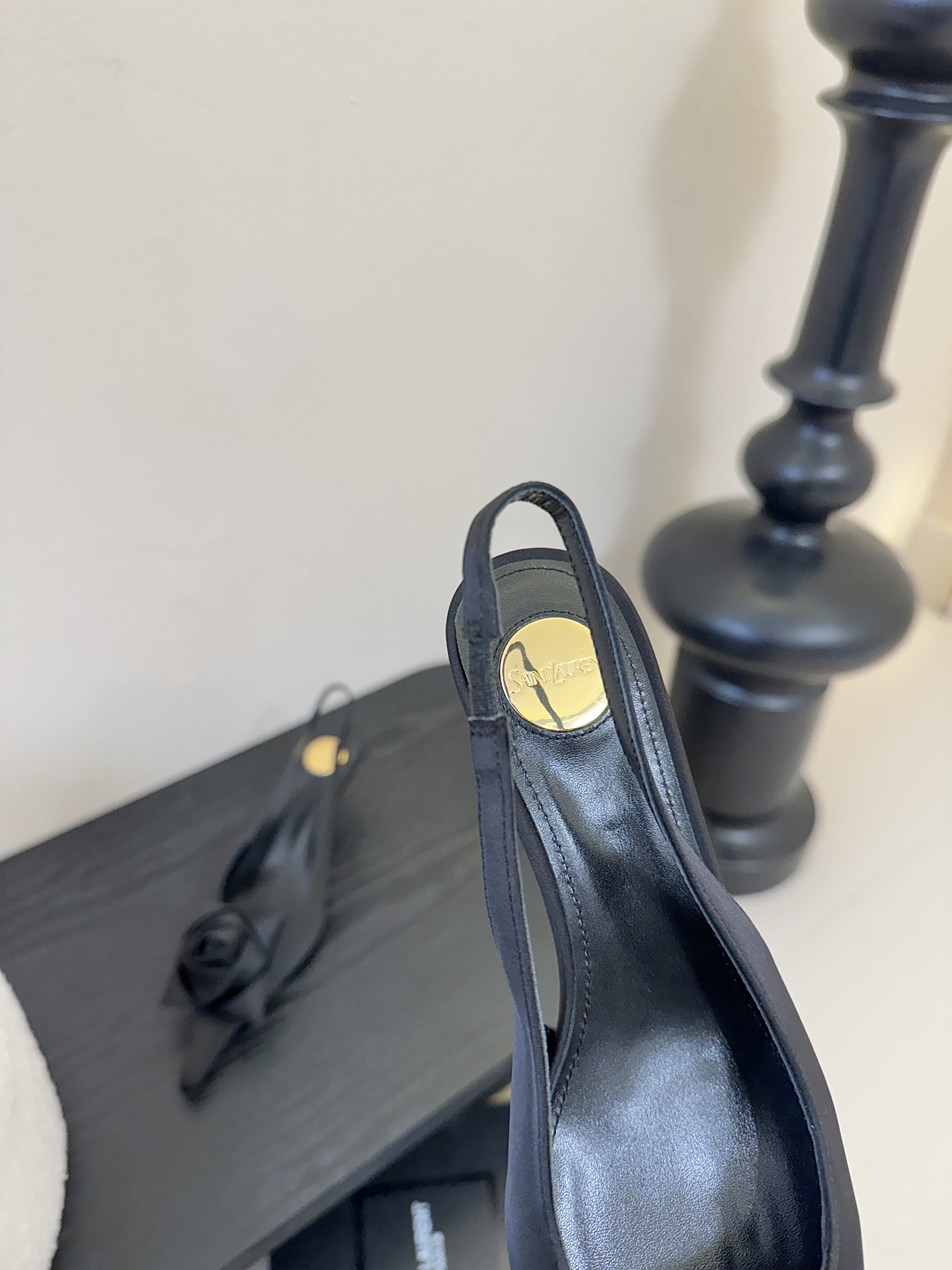 🔺Saint Laurent🔺Ysl花朵尖头后空高跟凉鞋！谁能拒绝ysl高跟鞋，号称斩男神器，你值得拥有