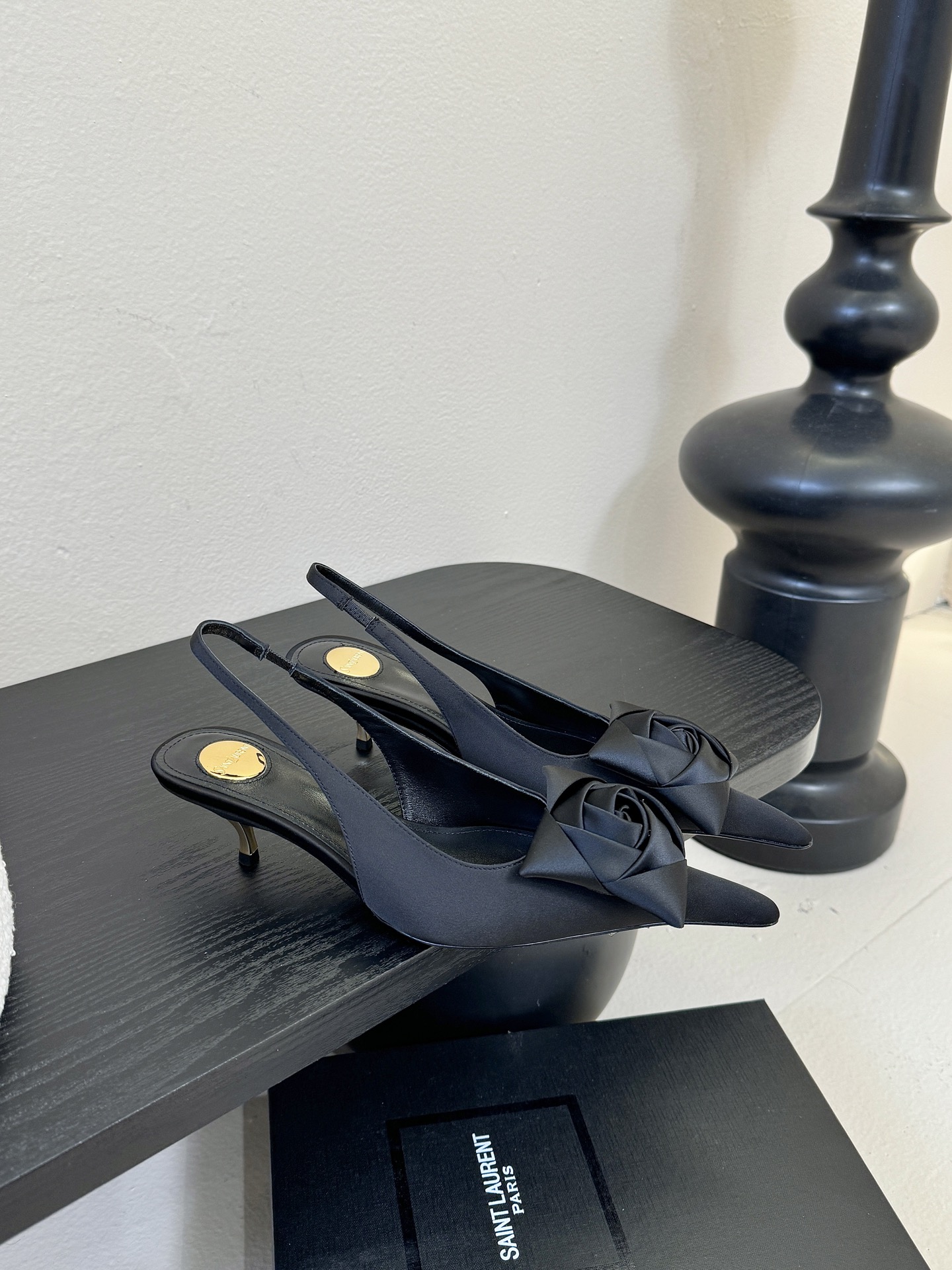 🔺Saint Laurent🔺Ysl花朵尖头后空高跟凉鞋！谁能拒绝ysl高跟鞋，号称斩男神器，你值得拥有