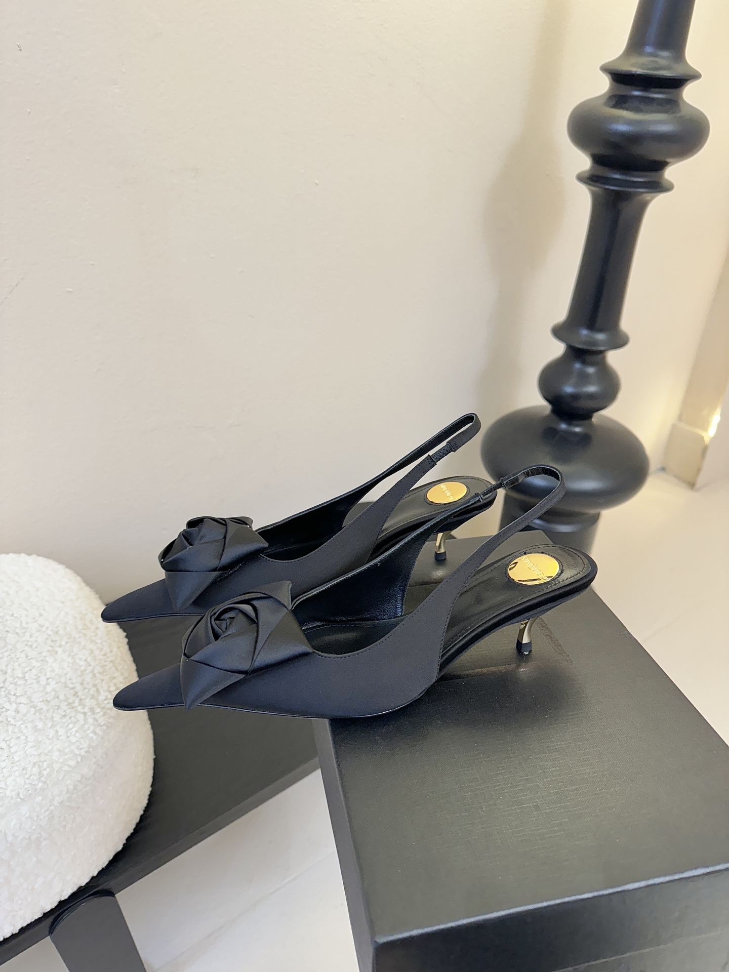 🔺Saint Laurent🔺Ysl花朵尖头后空高跟凉鞋！谁能拒绝ysl高跟鞋，号称斩男神器，你值得拥有